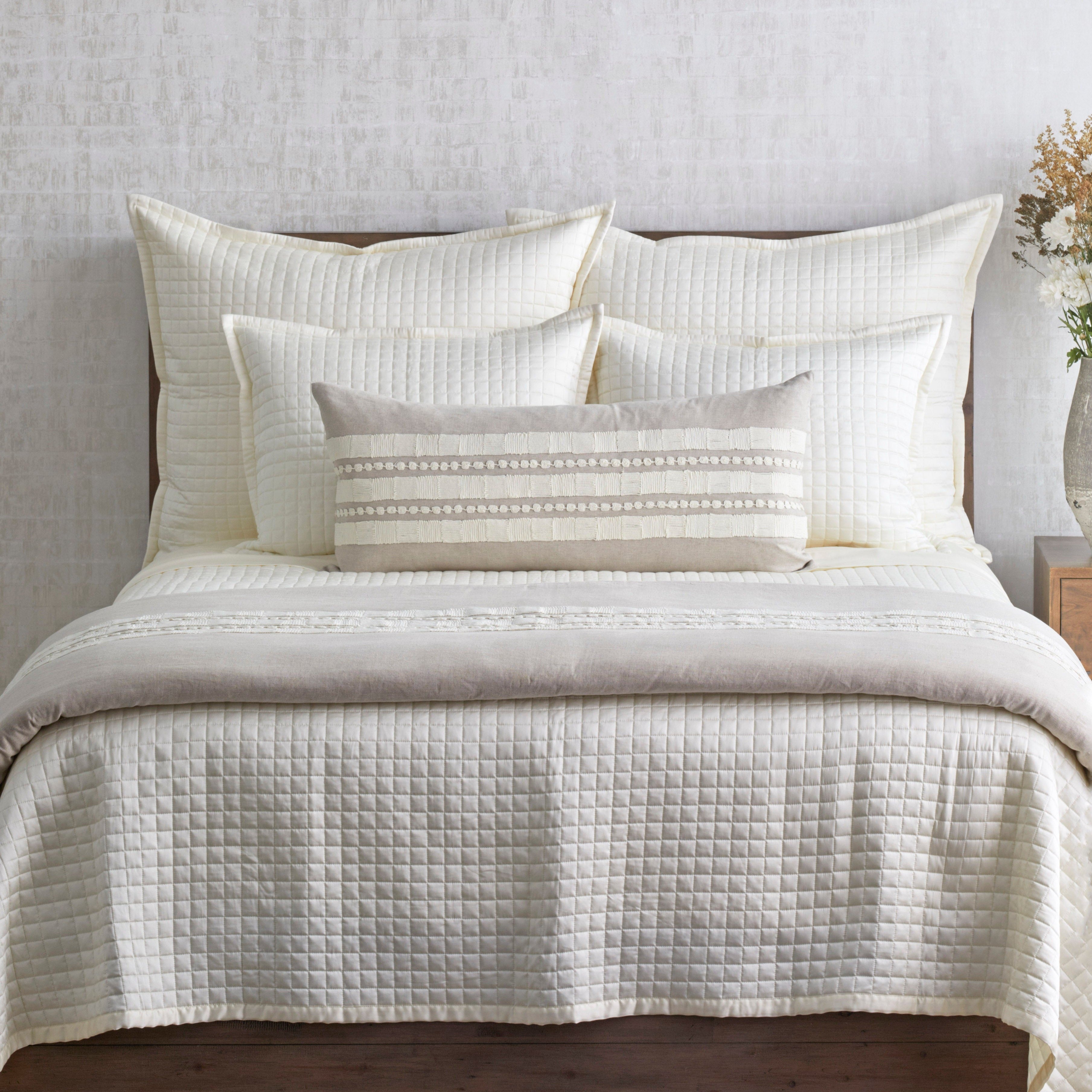 Echelon Throw Blanket - Soft & Cozy Fleece Throw for Couch, Bed, and Sofa - Perfect for Relaxing, Lounging, and Staying Warm at Home