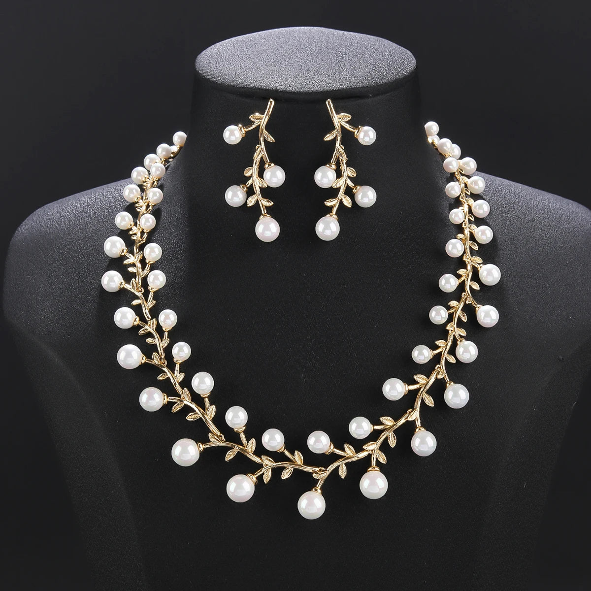 Elegant White Pearl Necklace Set for Women - Wedding & Party Jewelry with Zirconia - Unique Fashion Jewelry Gift for Brides, Bridesmaids & Special Occasions