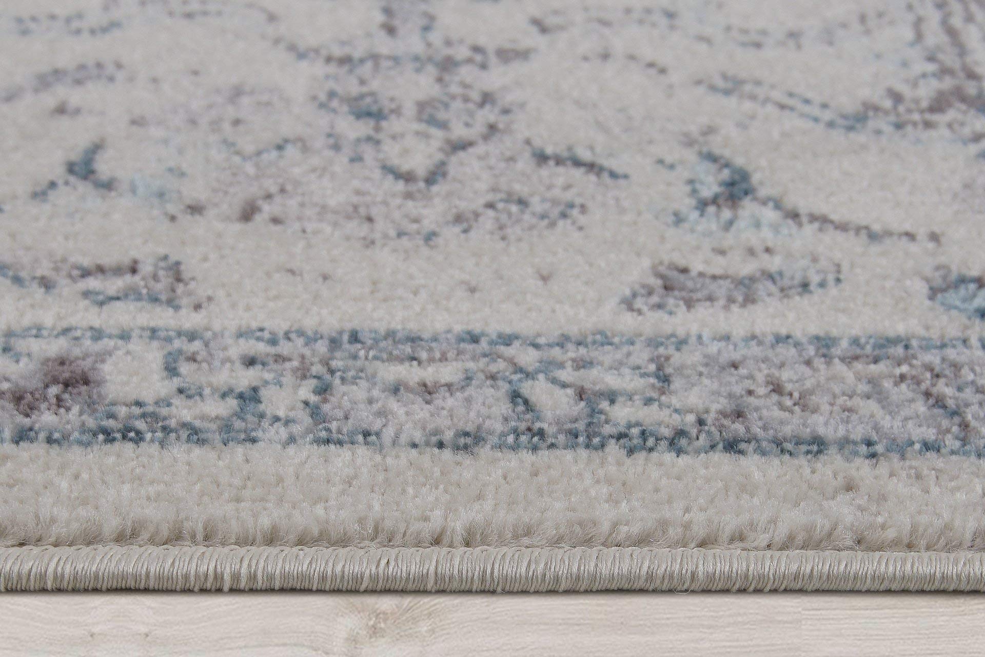 Premium Ladole Traditional Area Rug - 6'7