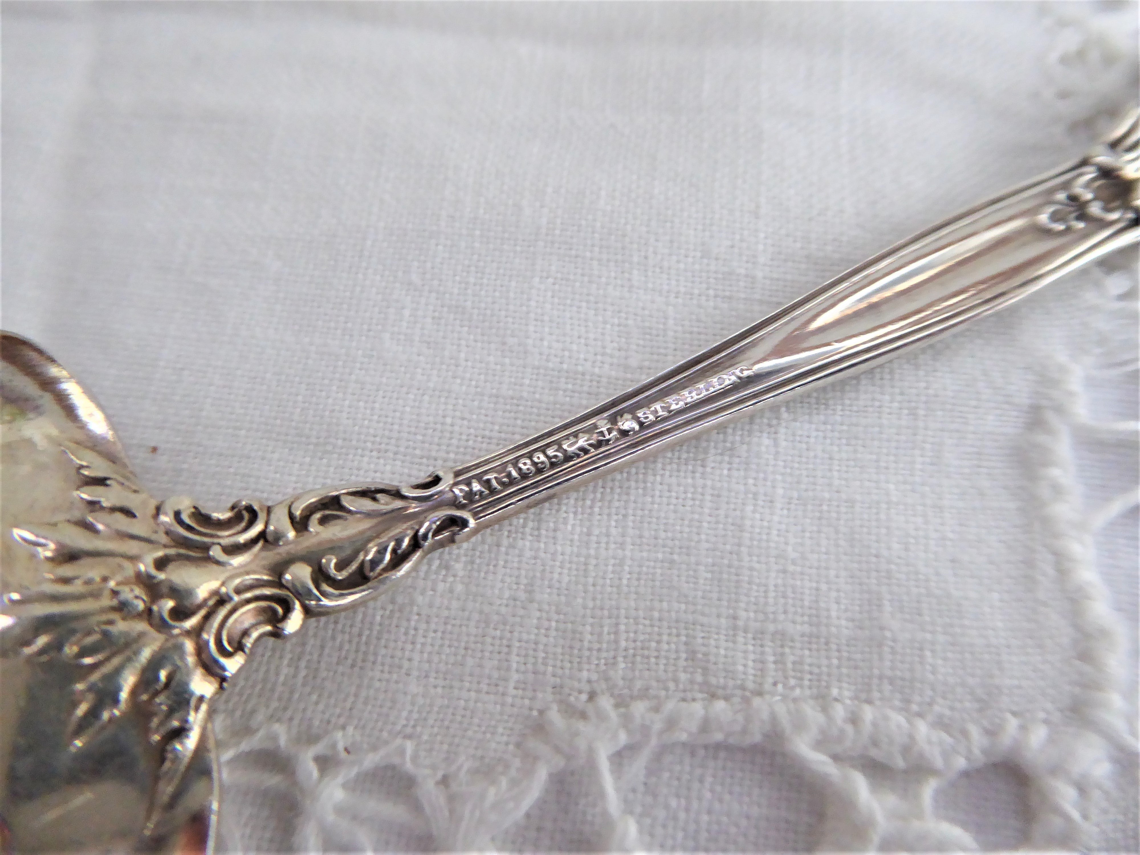 Gorham Chantilly Sterling Silver Bon Bon Spoon with Monogram Initial R - Elegant Nut Spoon for Afternoon Tea, Bridal Shower & Wedding Gifts