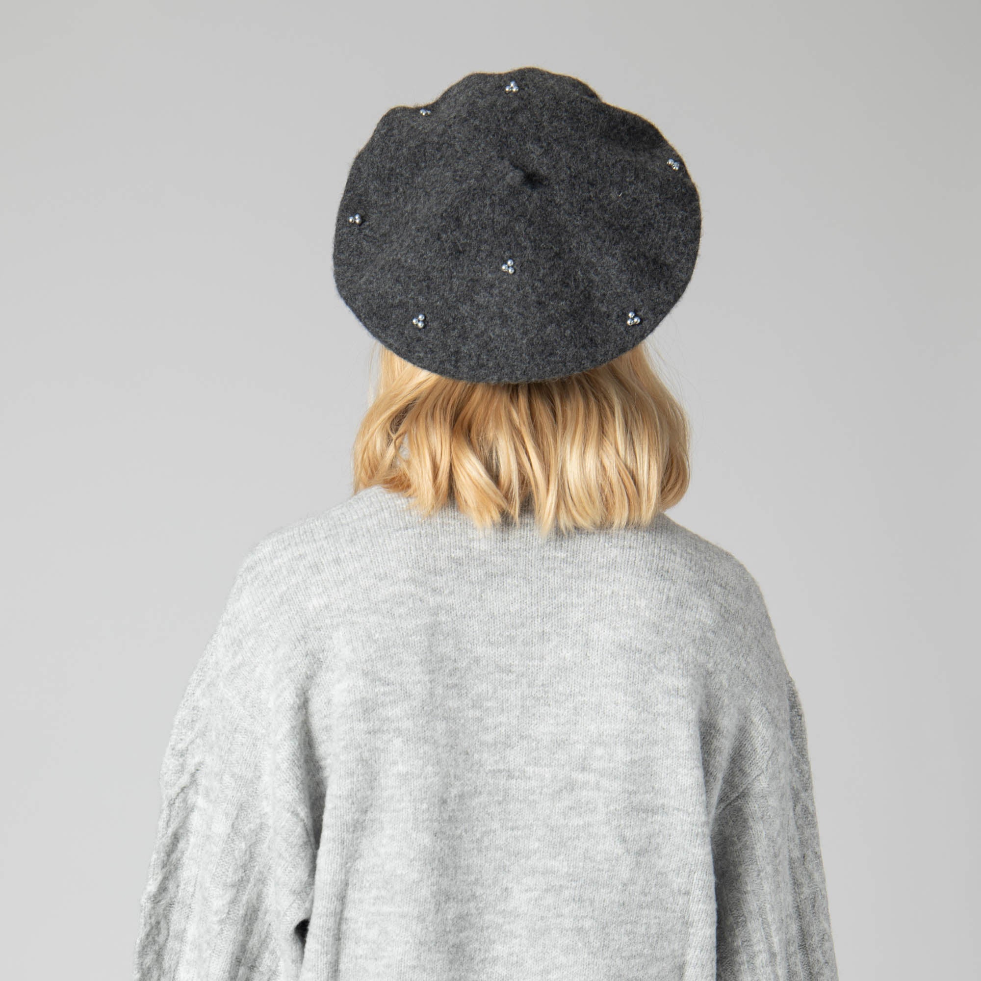 Stylish Touch of Glam Beret Hat for Women - Fashionable Winter Wool Cloche Cap for Outdoor Activities, Travel & Photoshoots