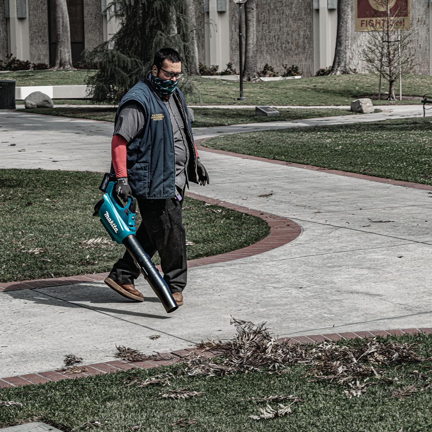 Makita UB001GZ 40V Max XGT Brushless Cordless Leaf Blower - Battery & Charger Not Included (Blue) - Perfect for Yard Cleanup, Driveway Clearing & Outdoor Maintenance