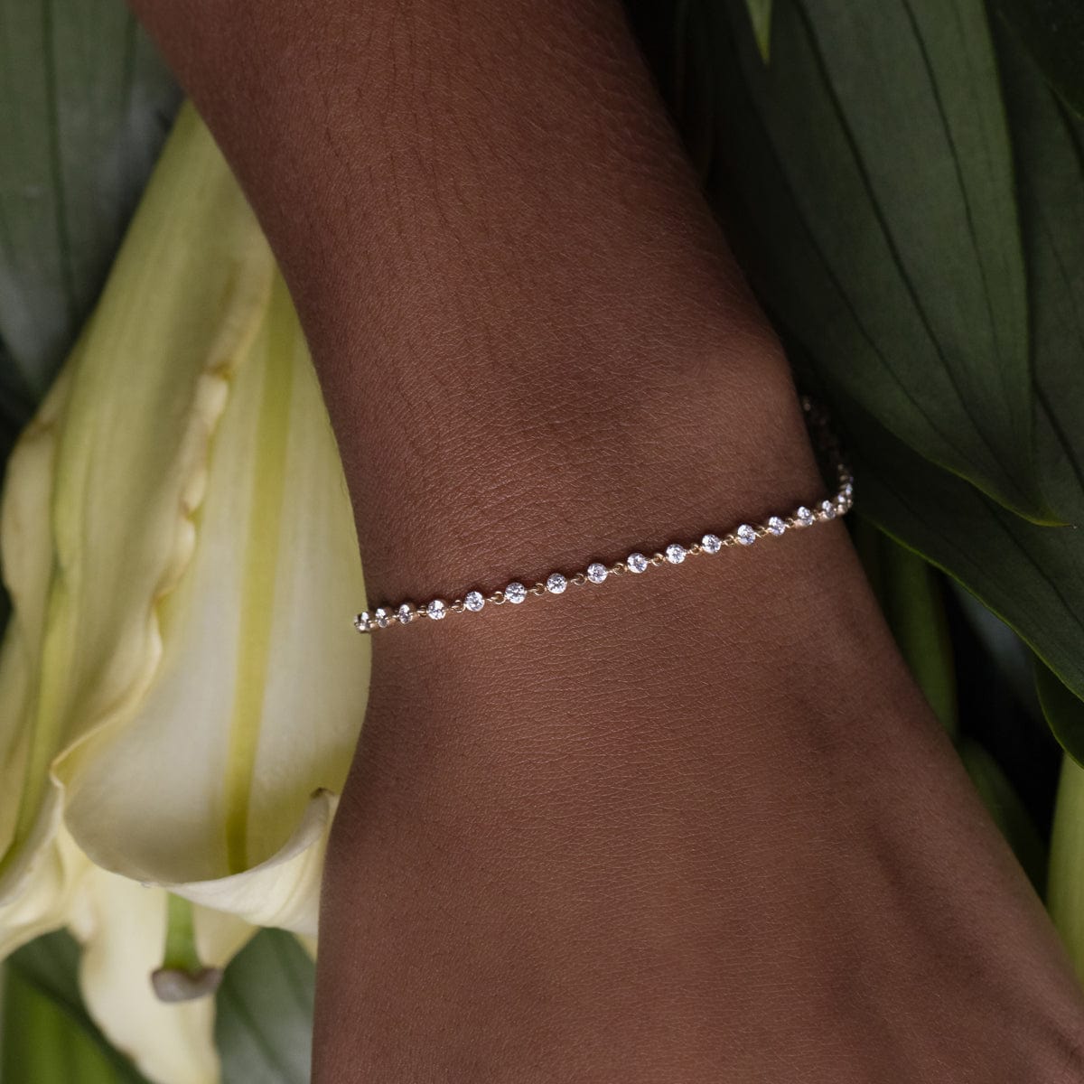 Diamond-Encrusted Bracelet for Women - Elegant & Sparkling Jewelry Gift for Parties, Weddings & Special Occasions
