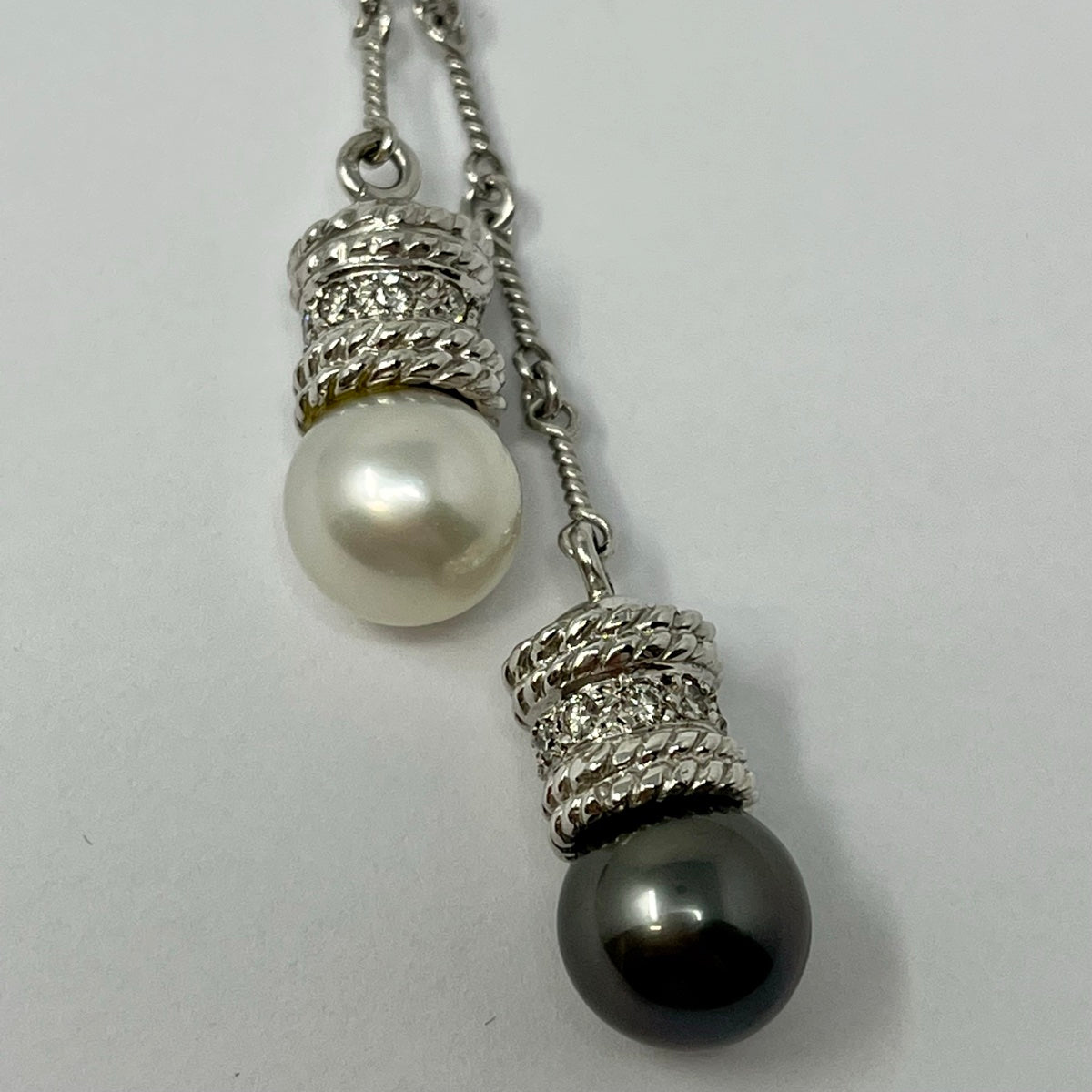 18K White Gold Lariat Necklace with Tahitian Pearl & Diamond Accents - Elegant Pearl Jewelry for Women, Perfect for Weddings, Parties & Special Occasions