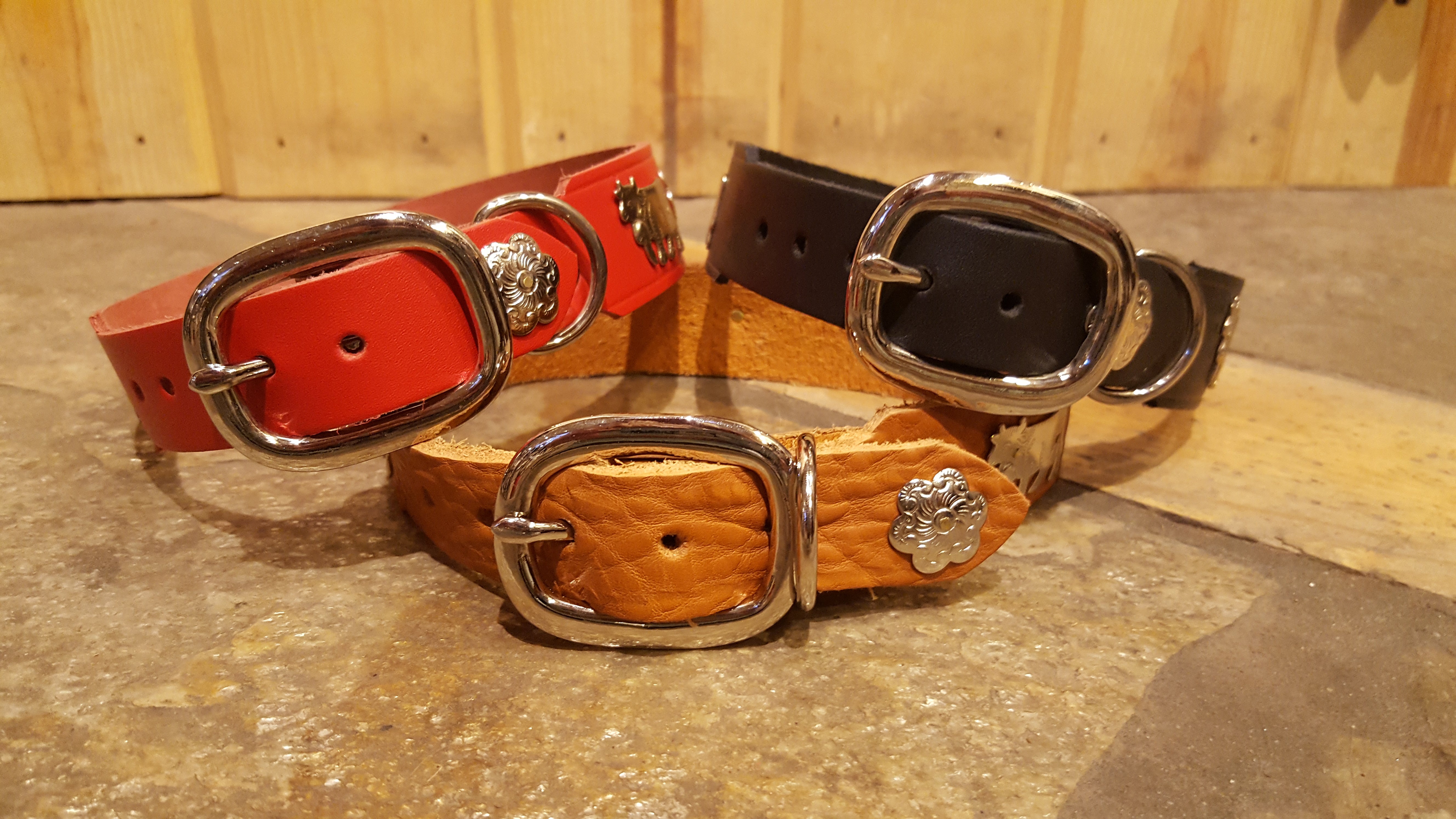 Premium 1 1/4 Inch Medium Swiss Traditional Dog Collar - 40cm Adjustable Pet Collar for Small to Medium Dogs - Perfect for Daily Walks, Training & Outdoor Adventures