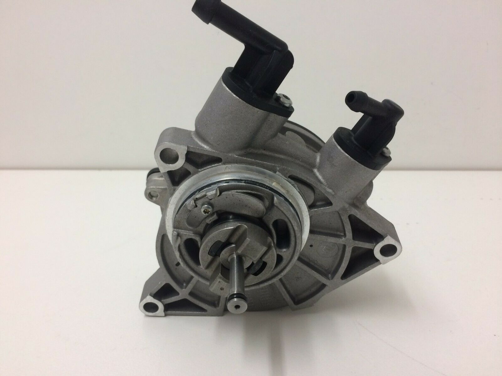 Genuine Holden Cruze & Captiva 2.0L 2.2L Turbo Diesel Vacuum Pump - Replacement Part for Improved Engine Performance & Fuel Efficiency