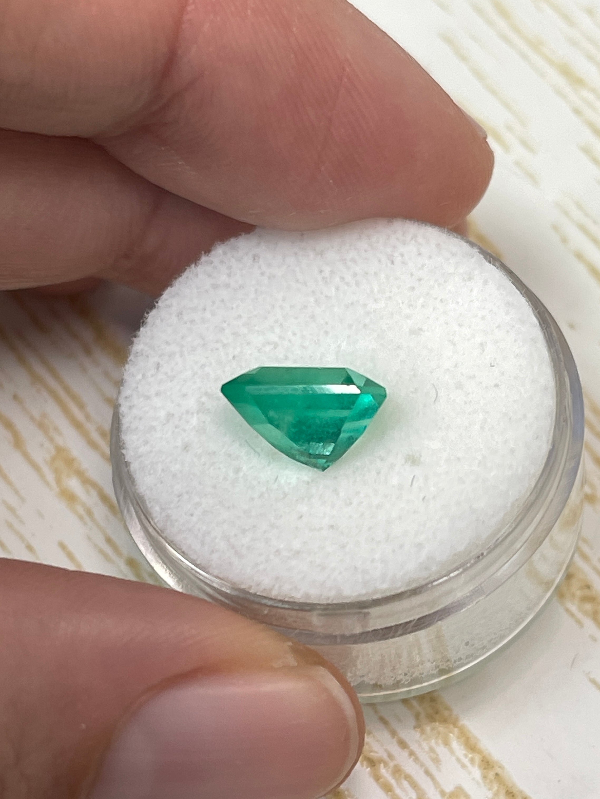 3.09 Carat 10x8mm Electric Yellowish Colombian Emerald - Emerald Cut Gemstone for Engagement Rings & Fine Jewelry | Natural Green Birthstone for May | Perfect Gift for Anniversary & Special Occasions