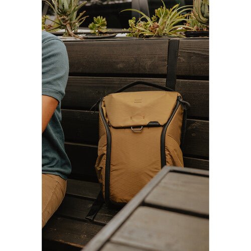 Peak Design Everyday Backpack 30L V2 - Premium Camera & Travel Backpack in Coyote Brown - Perfect for Photographers, Commuters & Outdoor Adventures