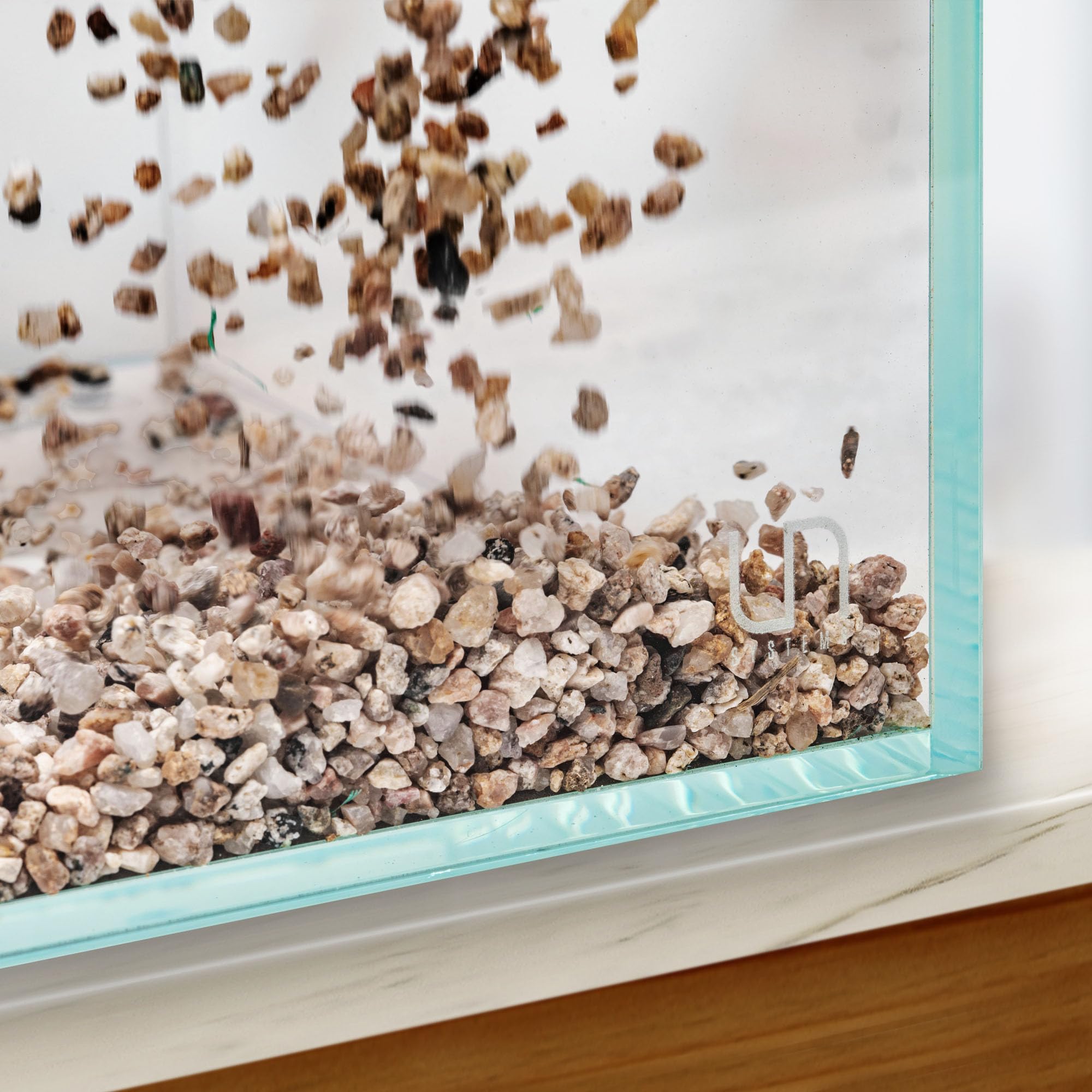 Ultum Nature Systems Controsand Monterey Aquarium Gravel (8L) - Natural Small Pebbles for Fish Tank & Planted Aquarium - Premium Substrate & Decorative Rocks - Perfect for Freshwater & Saltwater Tanks - Ideal for Betta Fish, Shrimp & Aquatic Plants Habitat