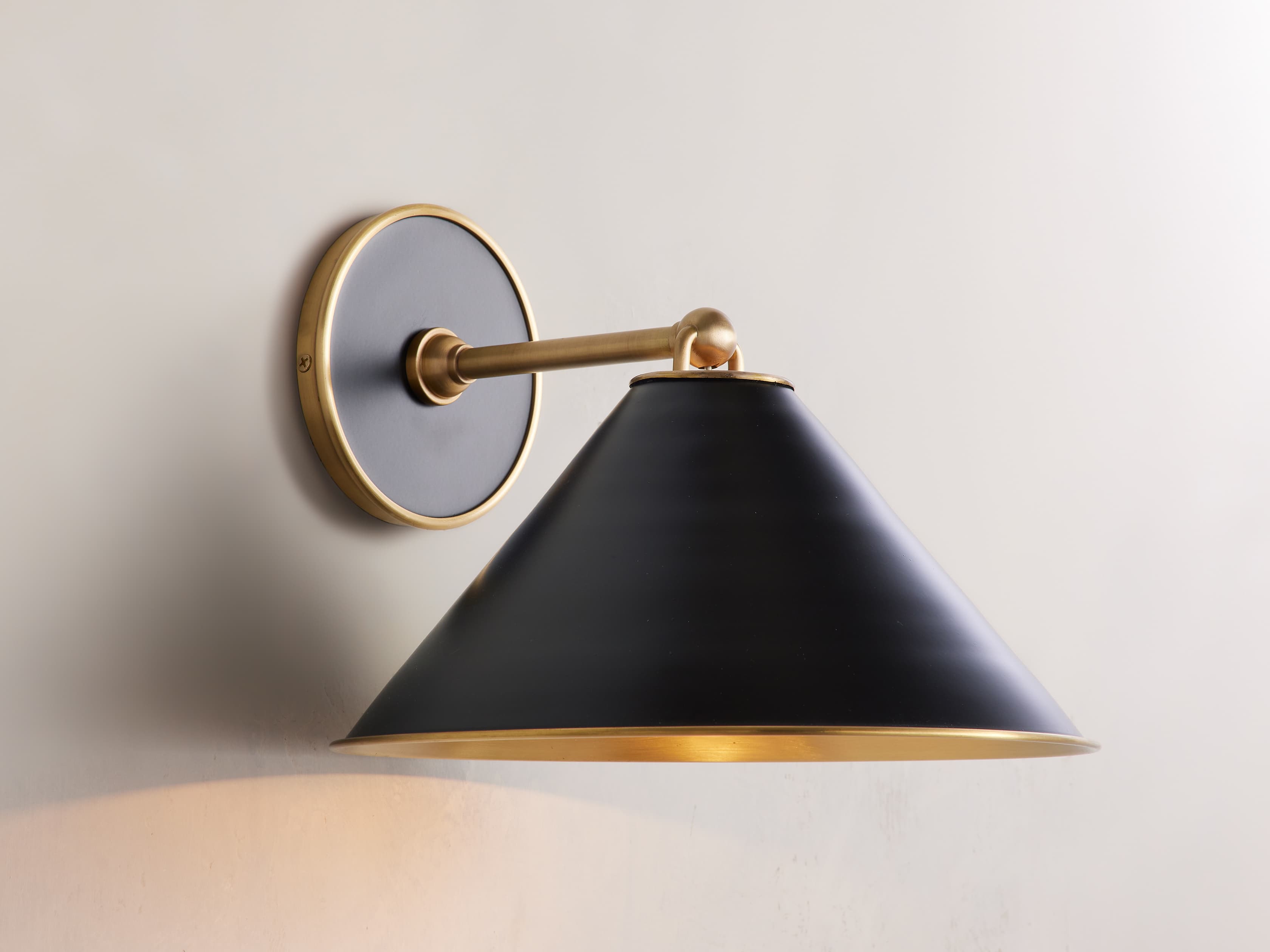 Arno Wall Sconce - Modern LED Wall Light Fixture for Bedroom, Living Room & Hallway - Dimmable Indoor Lighting with Adjustable Arms - Perfect for Home Decor and Ambient Lighting