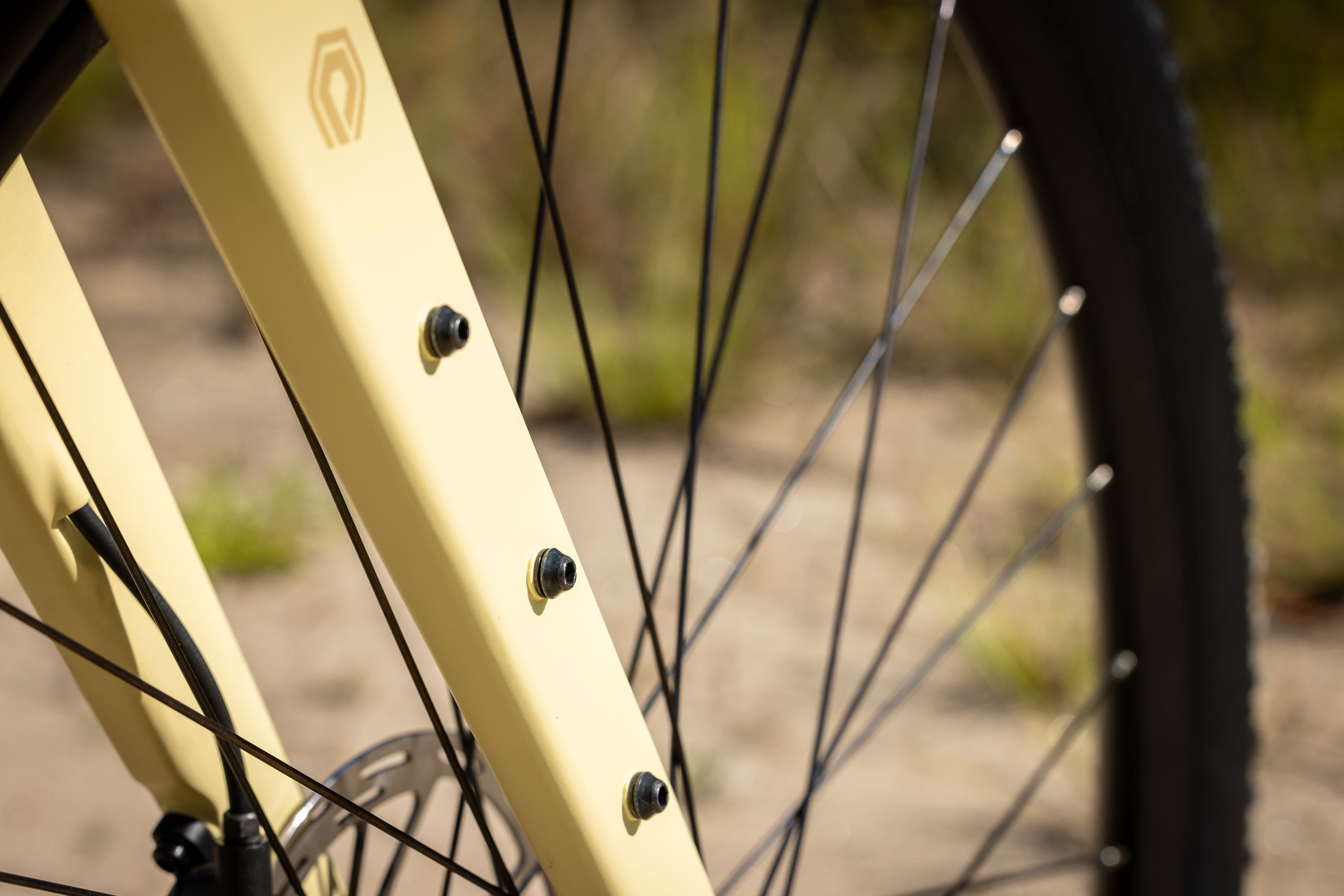 Polygon Bend R6X Gravel Bike - Lightweight Aluminum Frame, Shimano GRX Groupset, All-Terrain Performance for Adventure Riding & Commuting