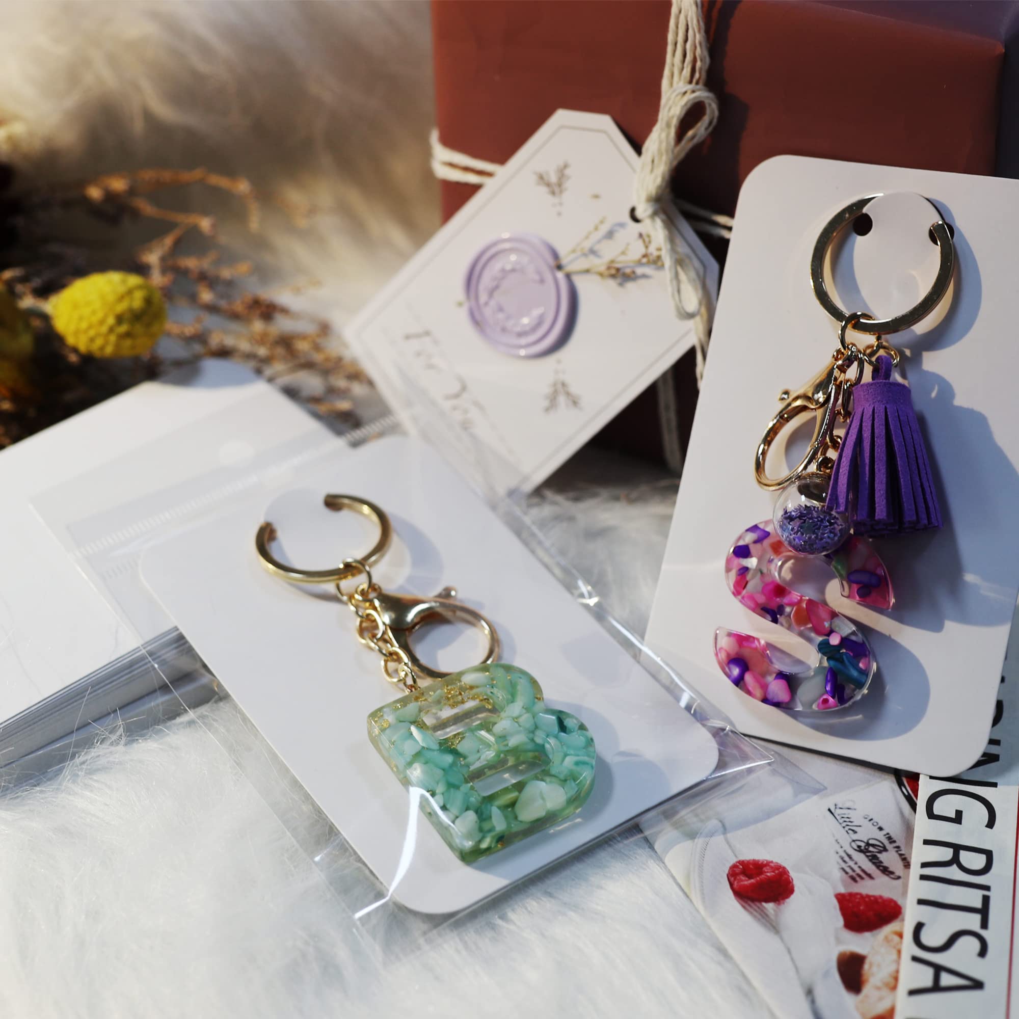 100 Pcs Keychain Display Cards with Self-Sealing Bags - 3'' x 4.7'' Keychain Card Holders for Jewelry, Keyrings & Gift Packaging - Durable White Key Card Display Supplies for Retail Stores, Trade Shows & Boutique Merchandising