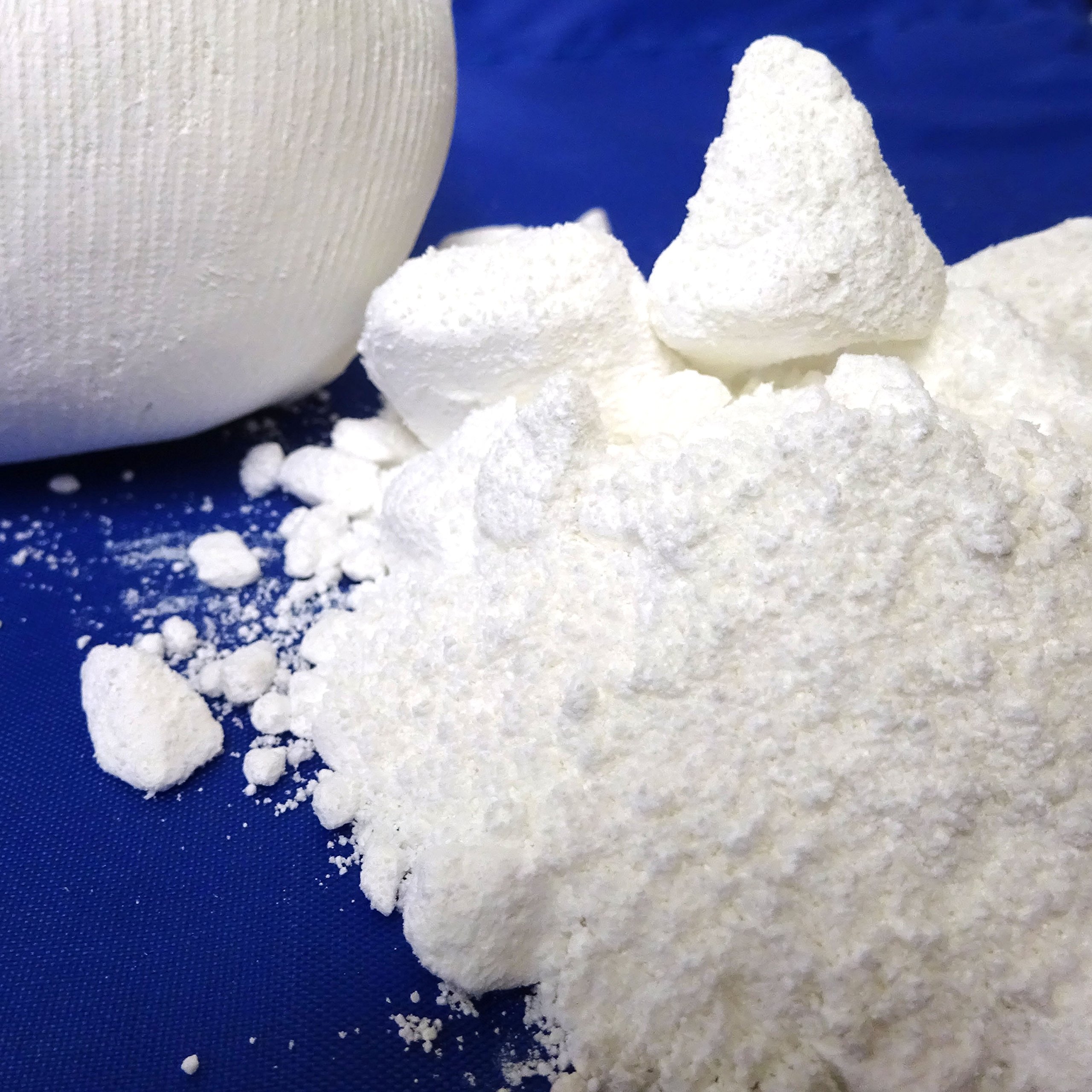 Z Athletic Premium Chunky Gym Chalk & Refillable Chalk Ball for Weightlifting, Rock Climbing, Gymnastics - Packaging May Vary - Perfect for Gym Bags & Home Workouts