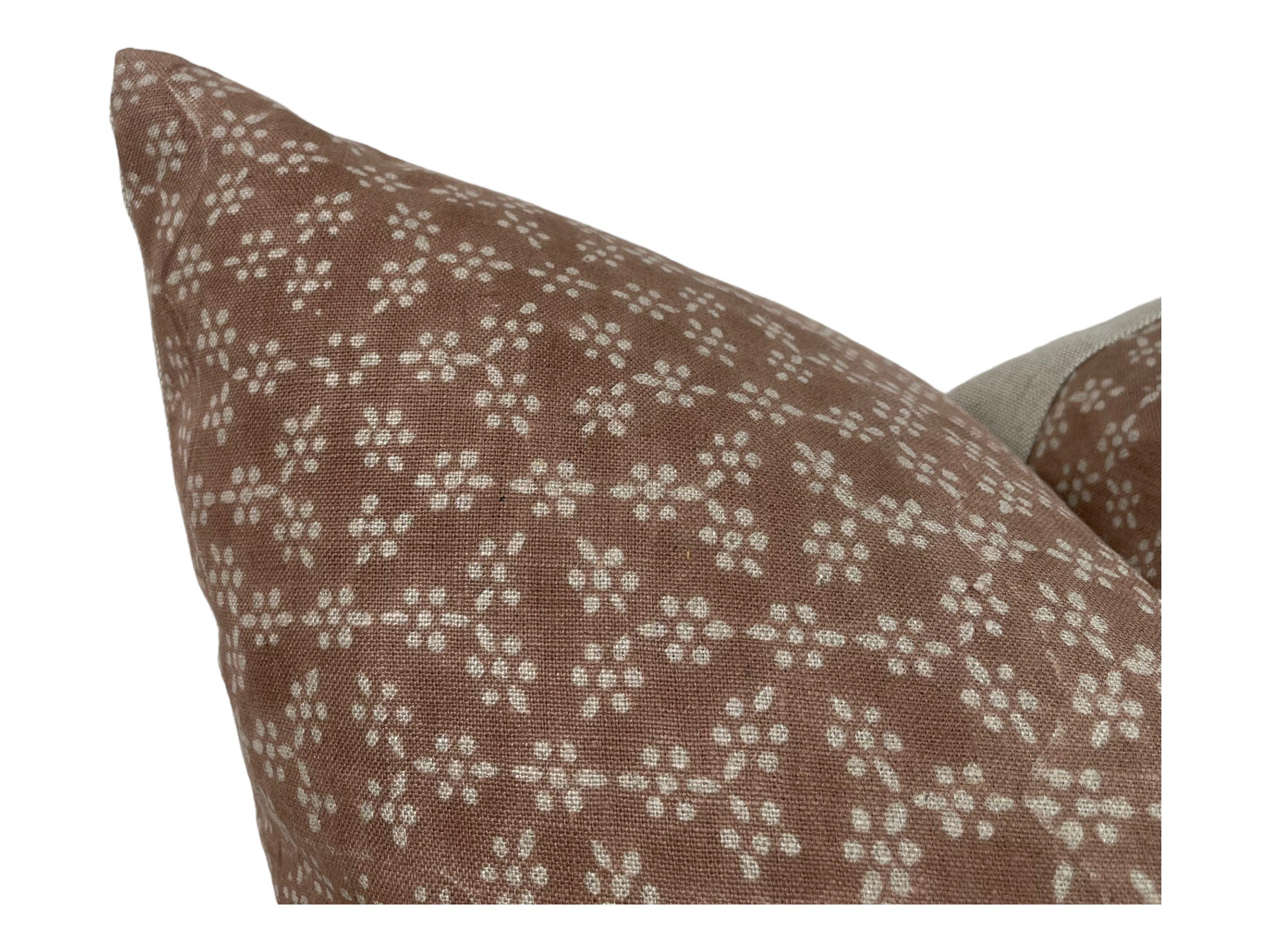 Stylish Maricopa Floral Pillow Cover - Bohemian Home Decor for Living Room, Bedroom & Outdoor - 18x18 Inch Decorative Throw Pillow Case