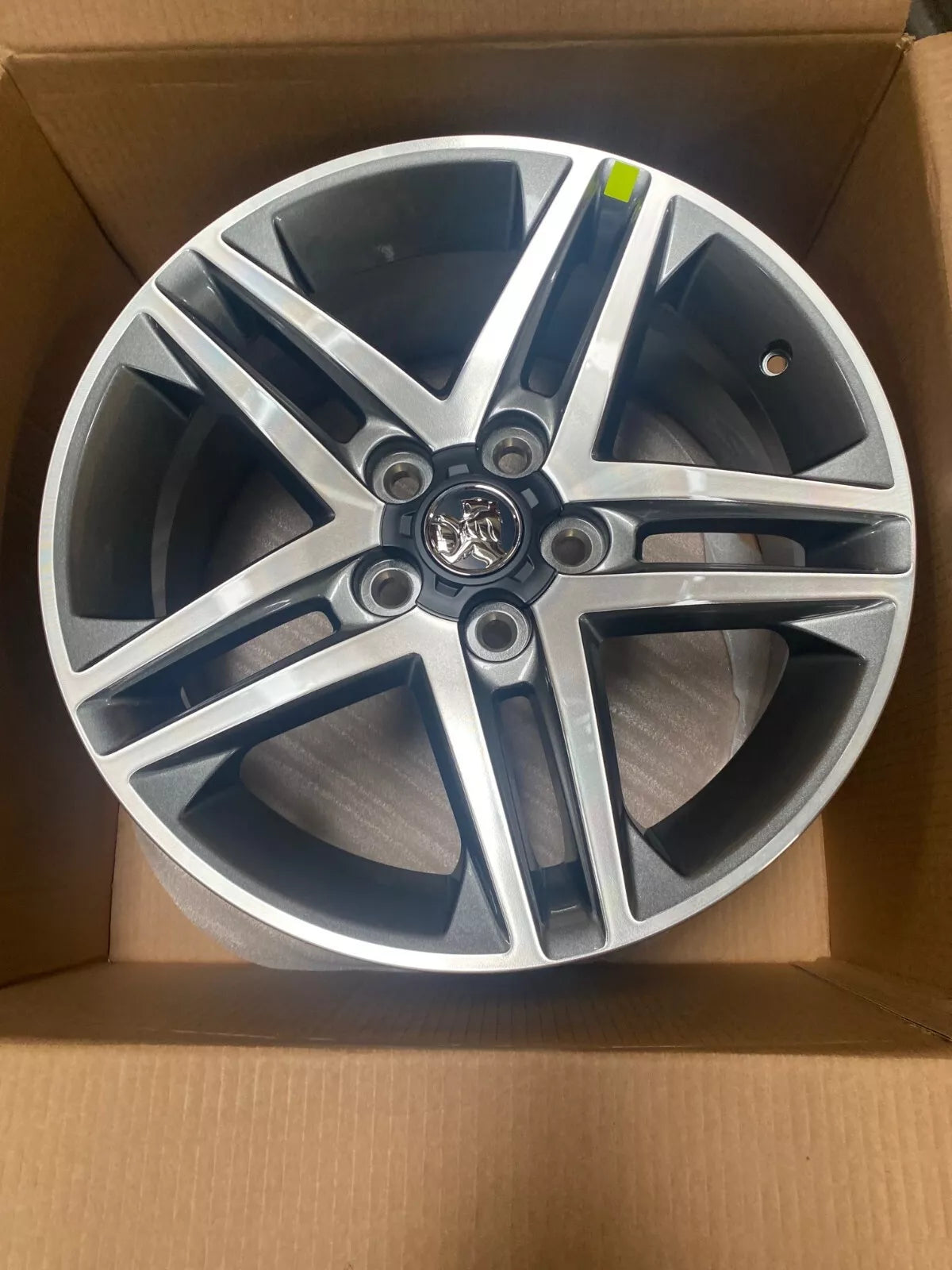 Genuine Holden VE S2 SS SV6 2010-2012 Alloy Wheel & Cap Replacement - Perfect for Car Upgrades & Customization