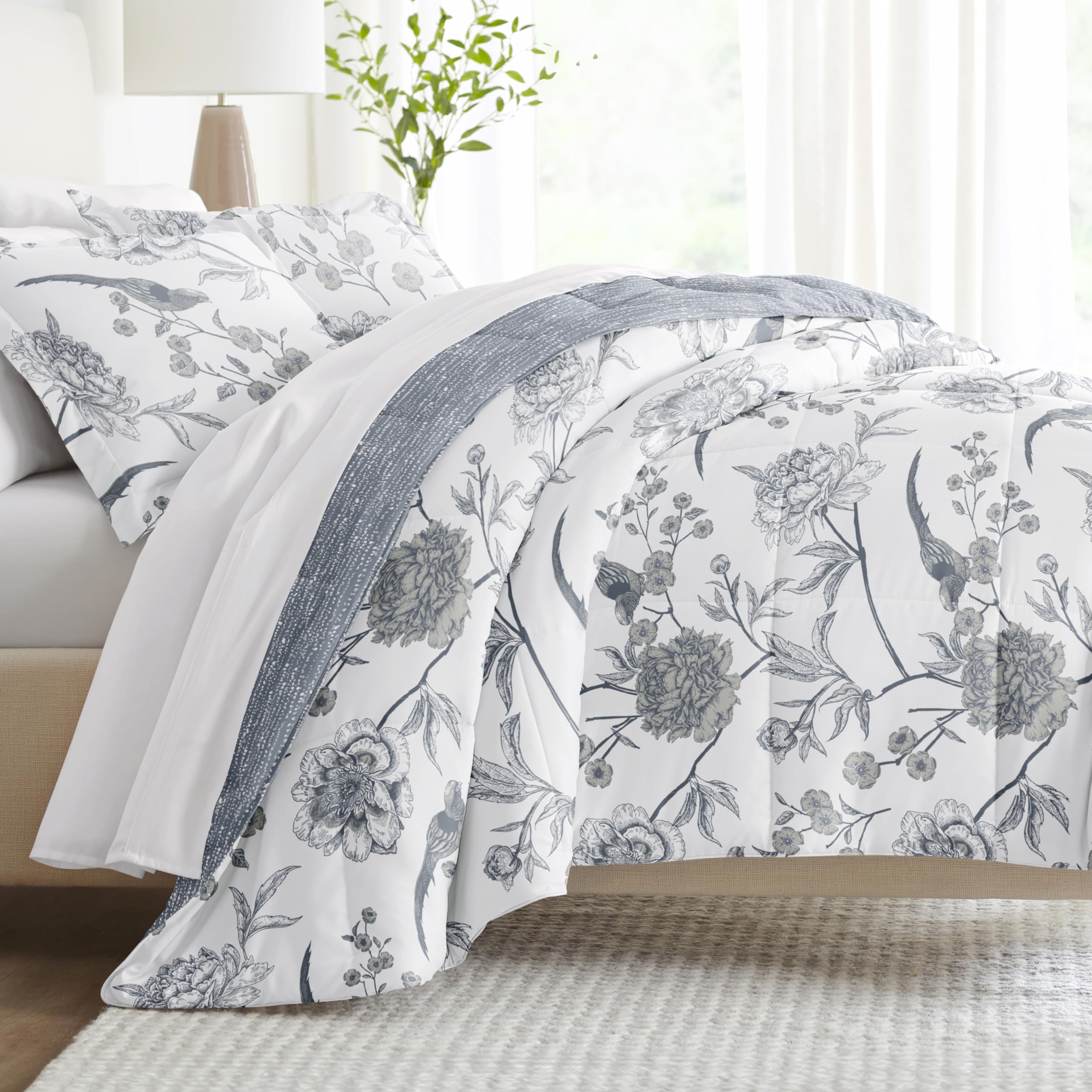 Luxury Reversible King Size Comforter Set (3 Piece) - Soft Lightweight Down Alternative Bedding - Includes King Comforter & 2 Pillow Shams - Perfect for Master Bedroom, Guest Room & Cozy Home Decor