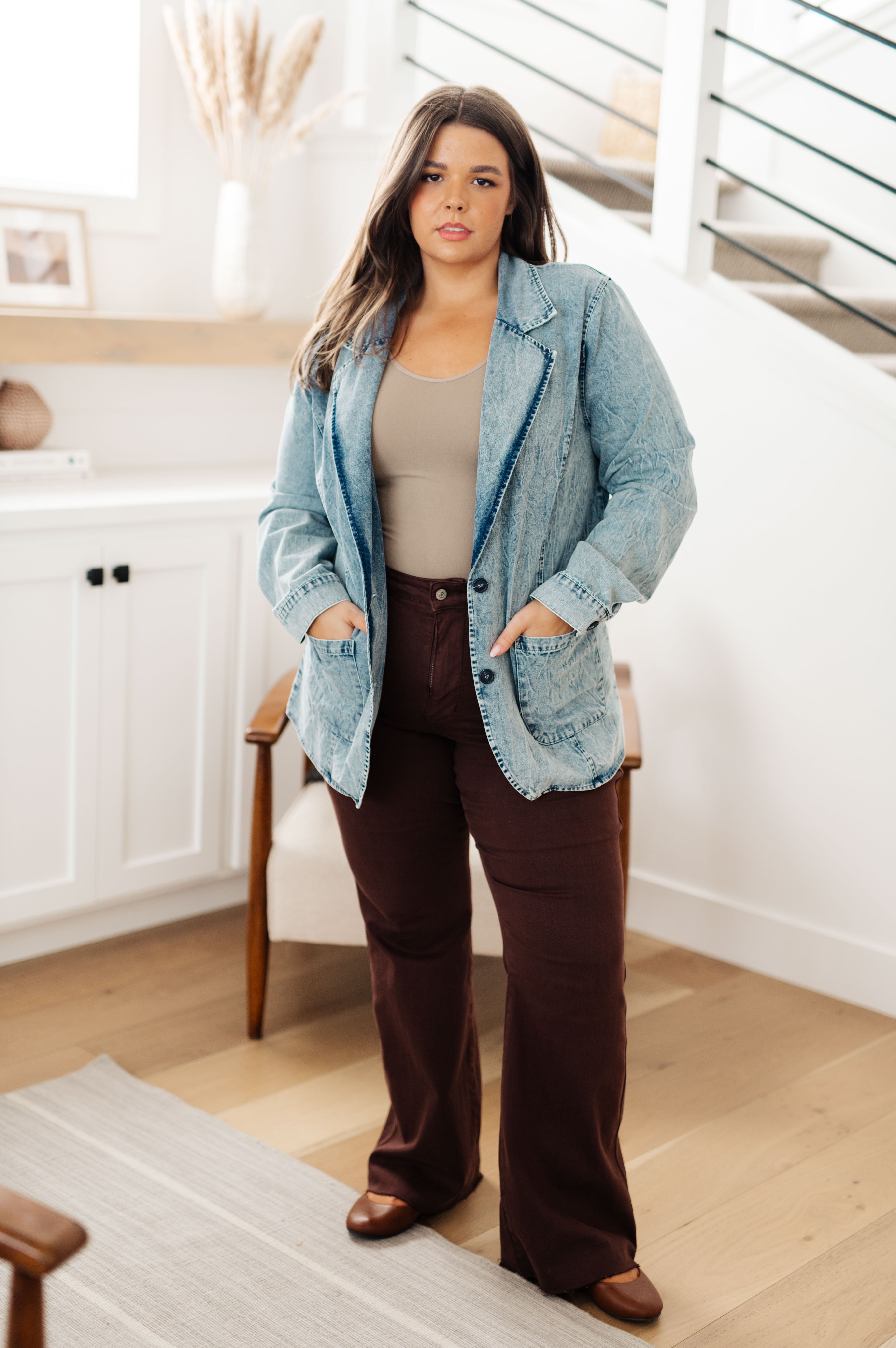 Stylish Business Brunch Denim Blazer for Women - Professional & Casual Office Wear - Perfect for Work Meetings, Lunch Dates & Smart Casual Outfits