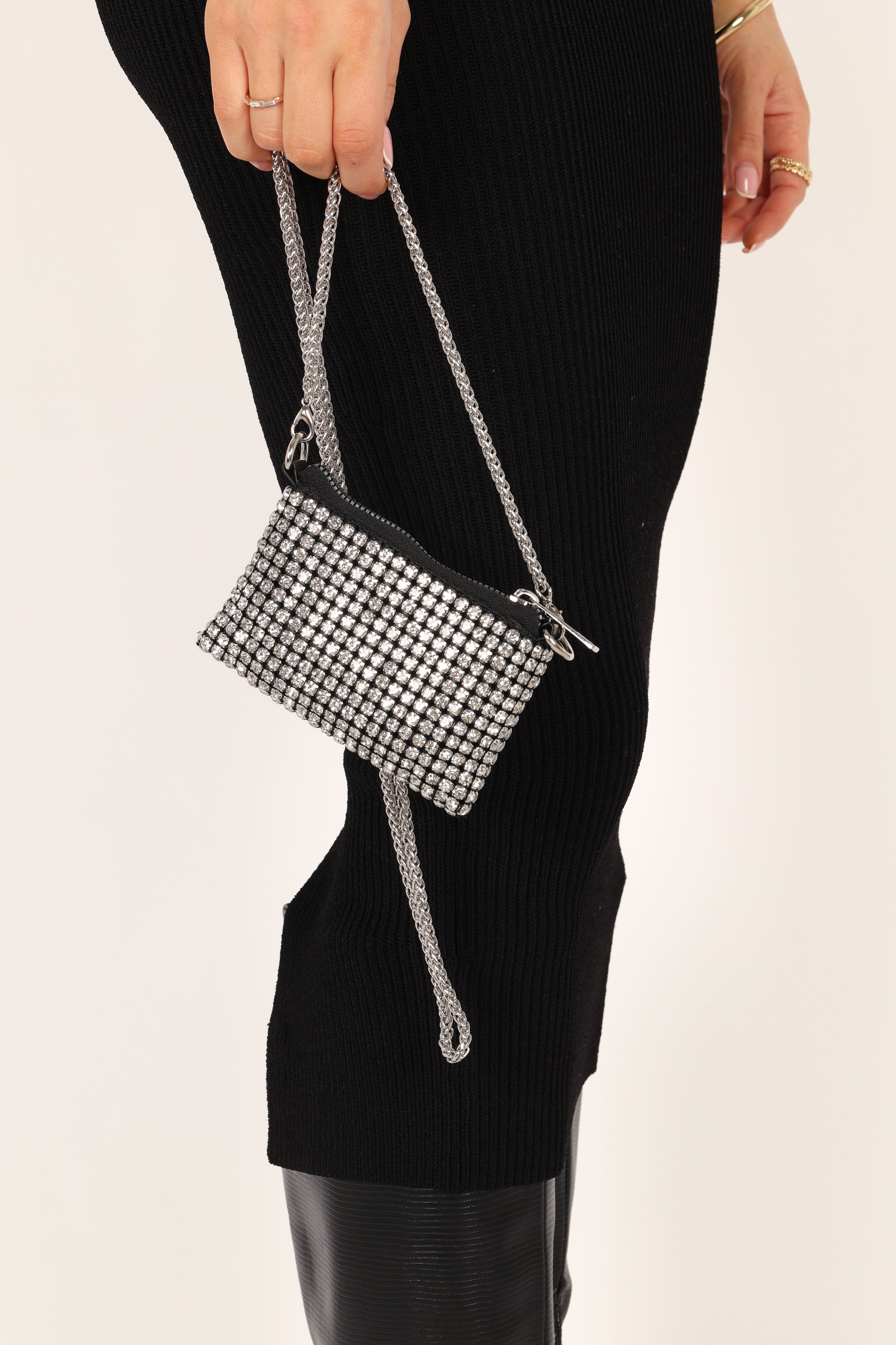 Stylish Deva Crossbody Bag for Women - Trendy Black Leather Shoulder Purse - Perfect for Travel, Shopping & Everyday Use