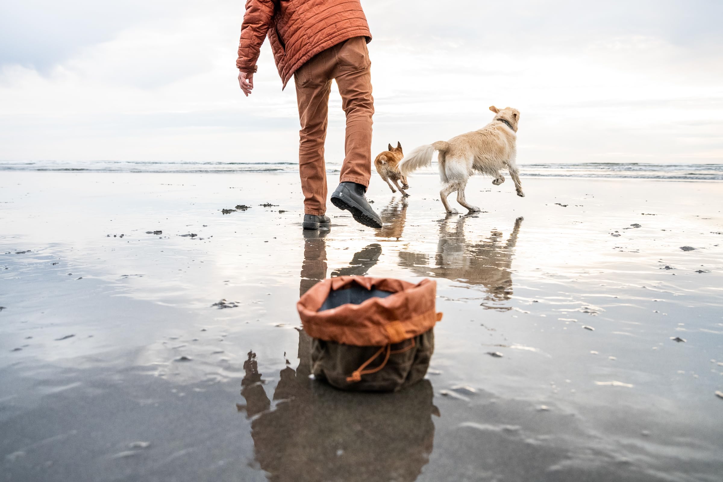 Fishpond Bow Wow Travel Dog Food Bowl - Peat Moss | Portable Collapsible Dog Bowl for Hiking, Camping & Travel | All Breeds | Durable & Leak-Proof Pet Feeding Solution