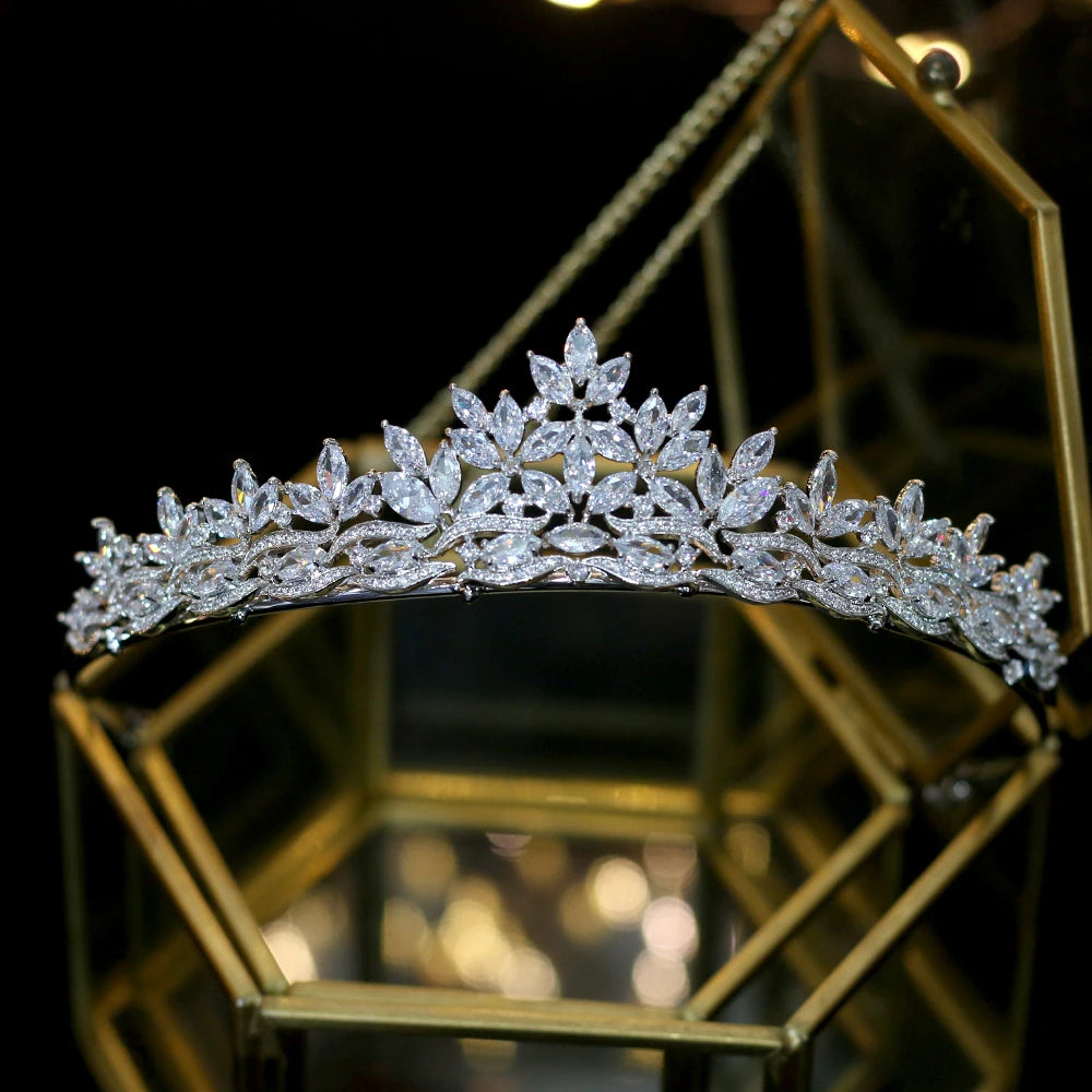 2024 Elegant CZ Crystal Wedding Hair Crown | Bridal Headpiece for Bride | Perfect Gift for Weddings, Prom, and Special Occasions