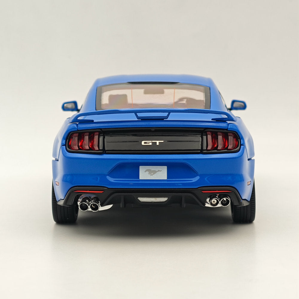 1/18 Scale Diecast Ford Mustang GT 2019 Blue Right-Hand Drive Model Car - Collectible Miniature Replica for Car Enthusiasts & Hobbyists - Perfect for Display, Gifts, and Car Show Collections