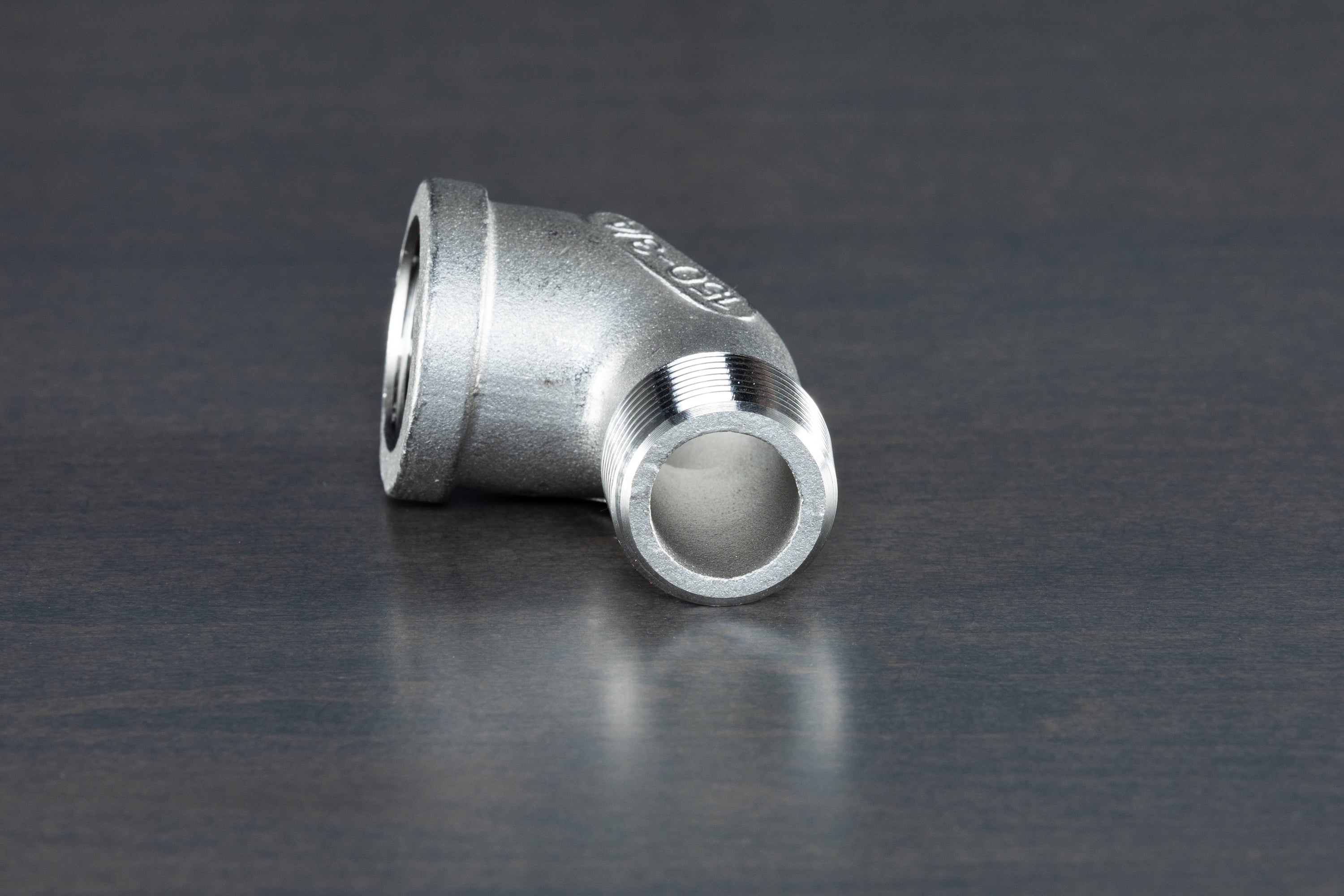 Stainless Steel BSPT 90 Degree Elbow Fitting - High Pressure Pipe Connector for Plumbing, Hydraulic Systems & Industrial Applications