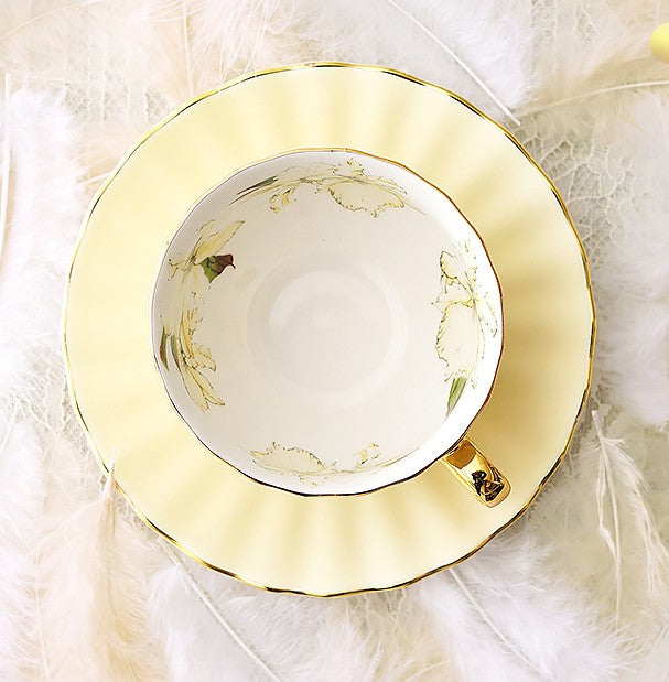 Elegant British Tea Cups Set - Royal Bone China Porcelain Afternoon Tea Cups with Saucers, Premium Ceramic Coffee Cups for English Tea Party, Bridal Shower & Luxury Gift Giving