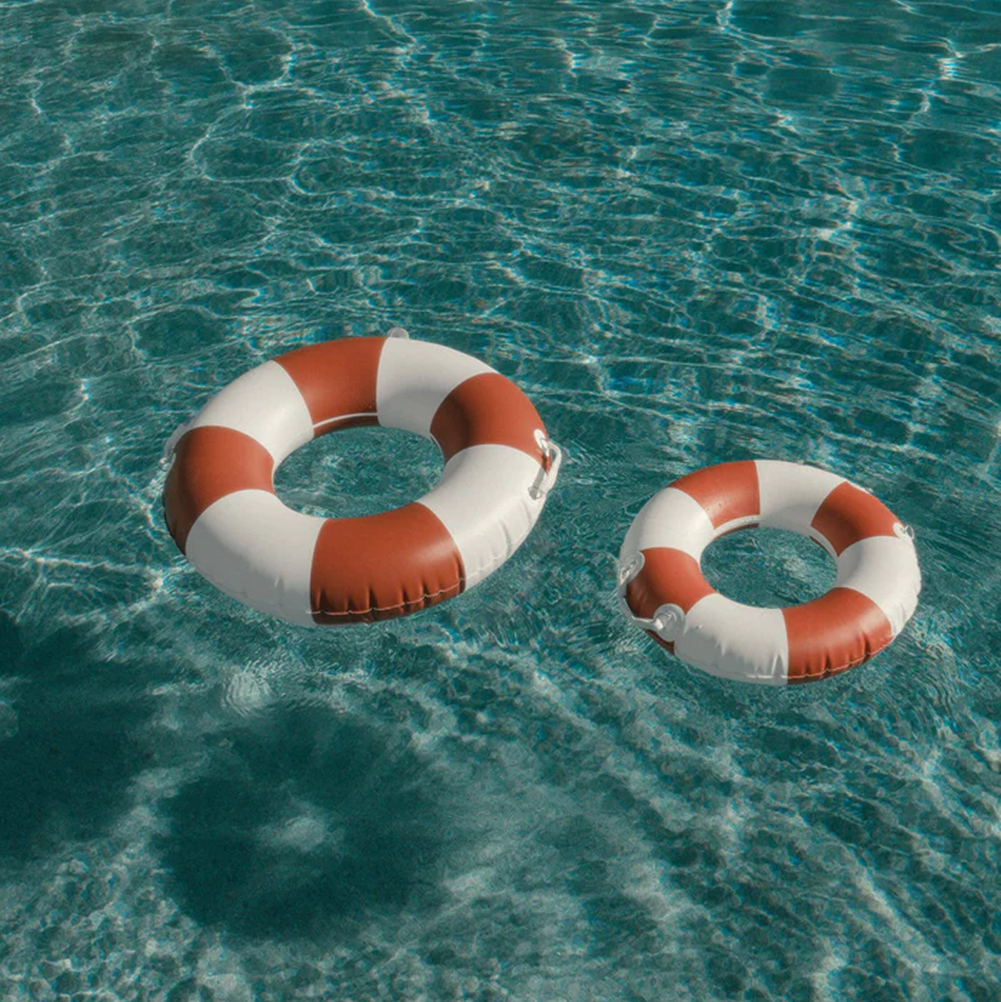 Business & Pleasure Le Sirenuse Classic Pool Float - Premium Inflatable Lounger for Pool, Beach & Summer Relaxation