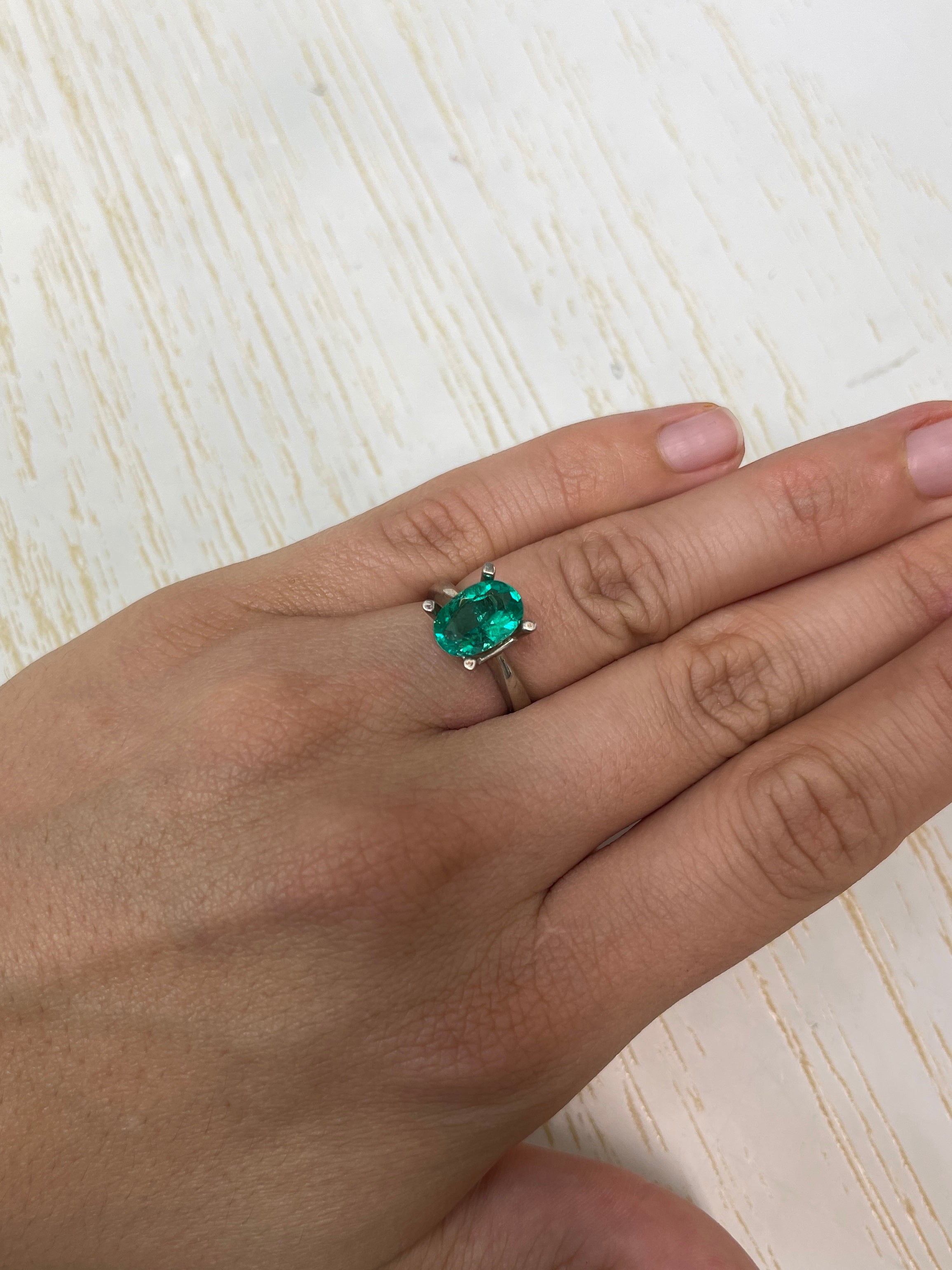 2.40 Carat Natural Colombian Emerald Gemstone - 11x8mm Oval Cut VVS Clarity Loose Green Emerald for Jewelry Making, Engagement Rings & Fine Collections
