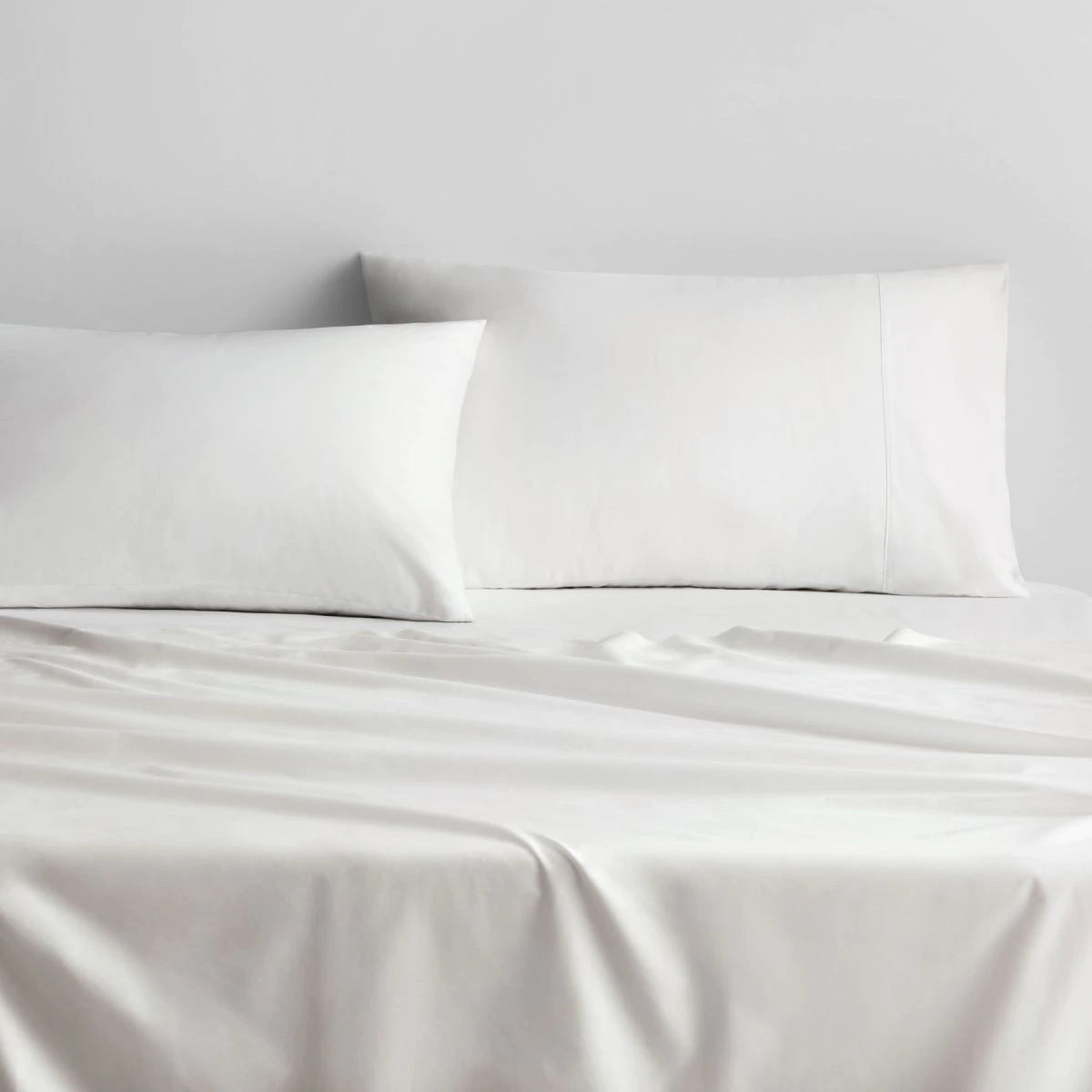 500TC Super Soft Sateen Fitted Sheet SNOW by Sheridan - Premium Queen Size Bed Sheet Set for Luxurious Comfort | Perfect for Master Bedroom, Guest Room & Hotel Use
