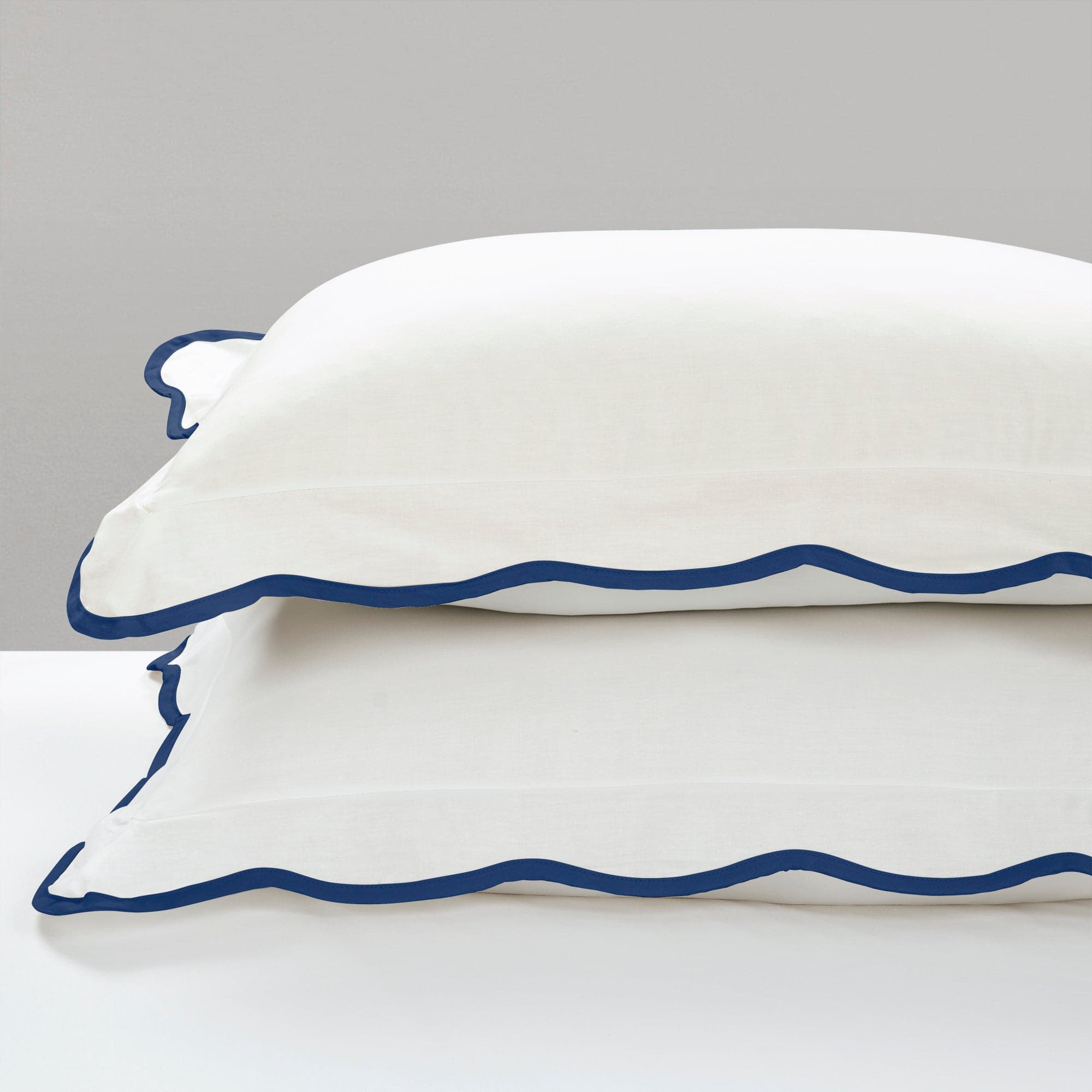 Coastal Chic Scalloped Edge 3-Piece Comforter Set - Queen Size Bedding with Duvet Cover & Pillow Shams - Perfect for Beach House, Guest Room or Master Bedroom Decor