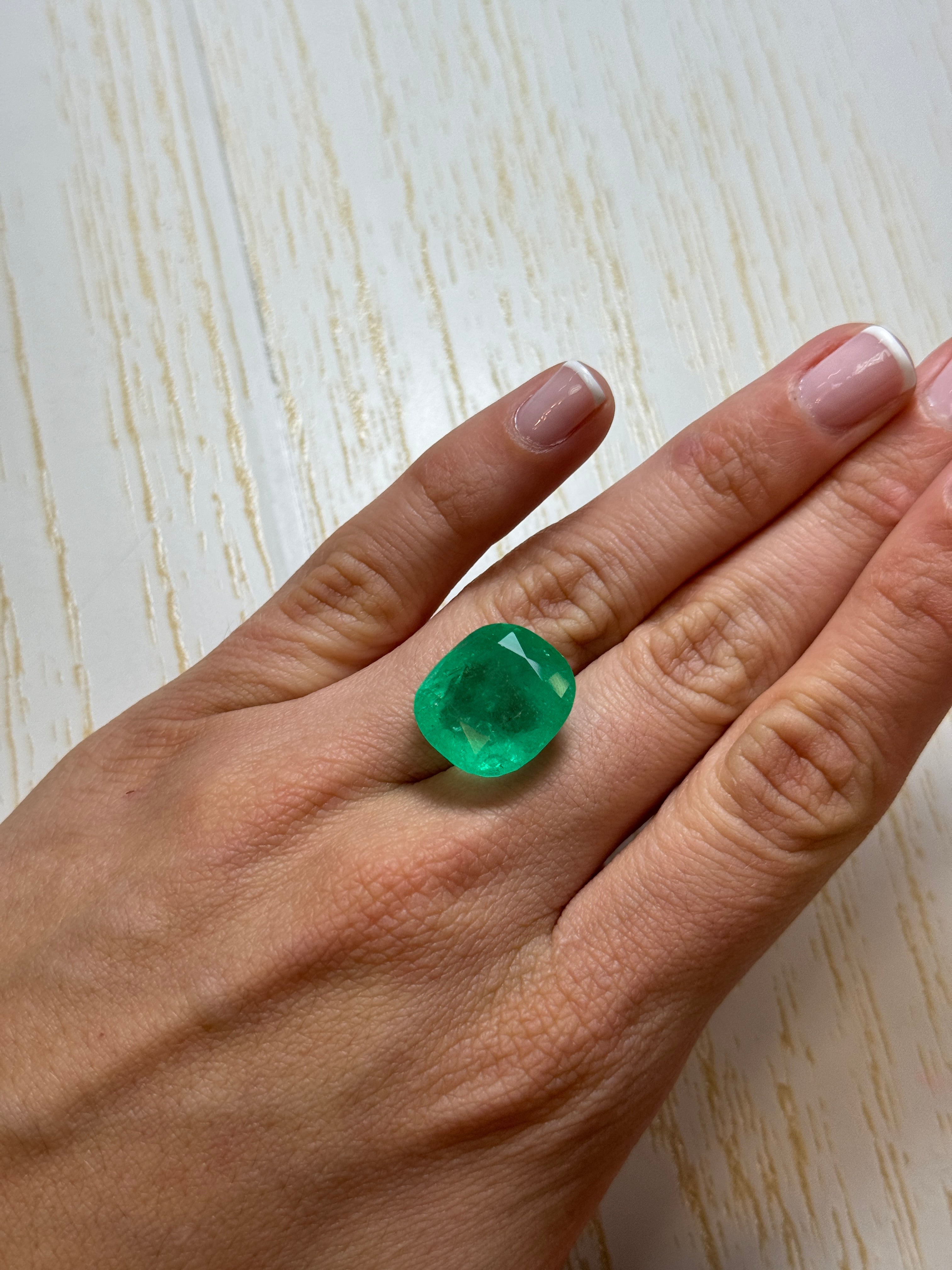 22.61 Carat Natural Colombian Emerald - Loose Cushion Cut Gemstone for Jewelry Making (18x16mm, Spring Green) | Perfect for Engagement Rings, Necklaces & Custom Designs