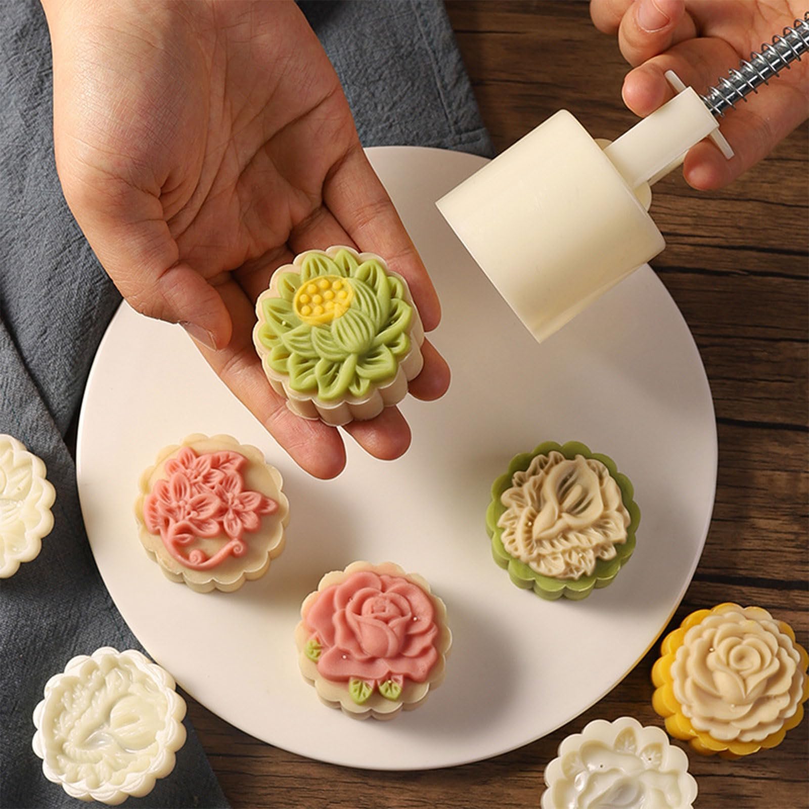 Flower Shaped Mooncake Mold - DIY Moon Cake Maker for Mid-Autumn Festival, Cookie Stamp & Baking Tool for Homemade Desserts (Perfect for Holiday Gifts & Family Baking Activities)