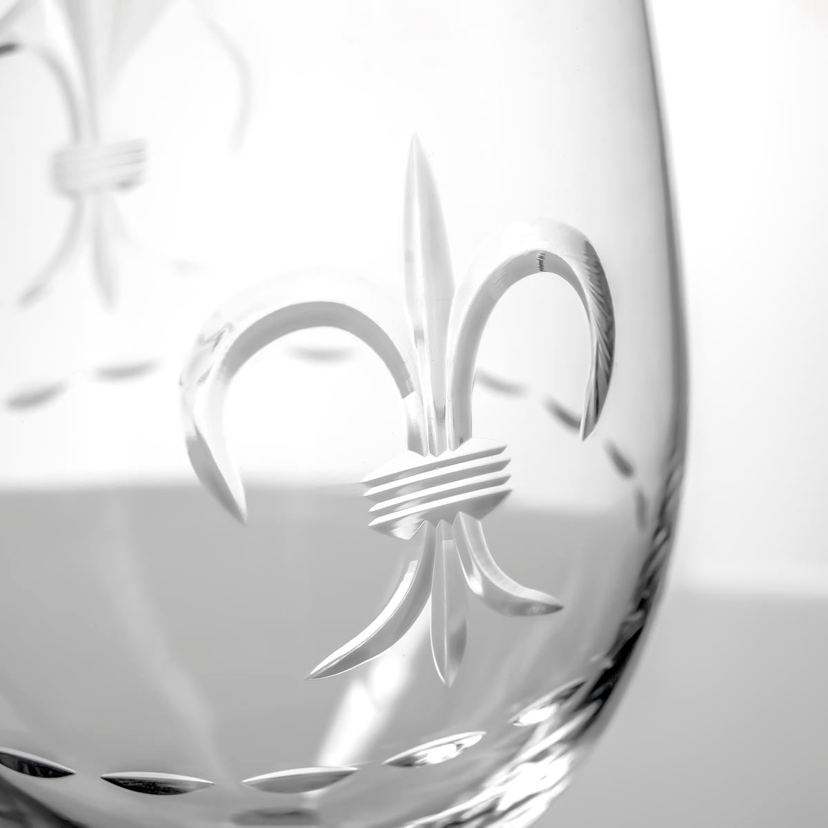Premium Fleur De Lis 18oz All Purpose Wine Glasses - Set of 2 | Elegant Stemware for Red Wine, White Wine, Cocktails & Beverages | Perfect for Dinner Parties, Weddings & Home Entertaining
