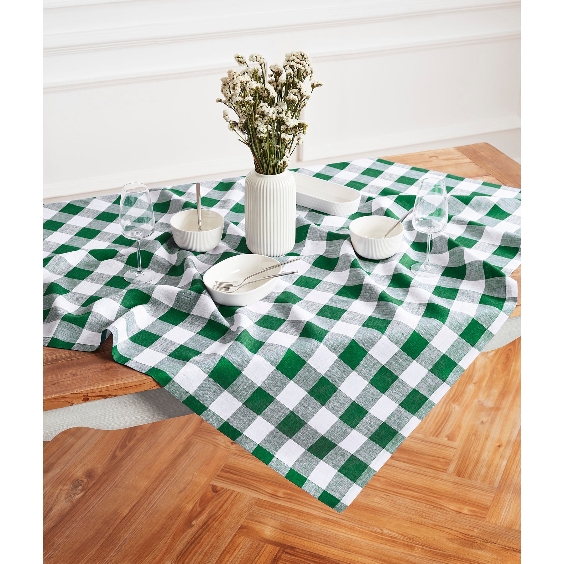Buffalo Check Table Throw - Soft and Durable Plaid Table Cover for Kitchen, Dining Room, and Picnic - Perfect for Holiday Decor and Outdoor Gatherings