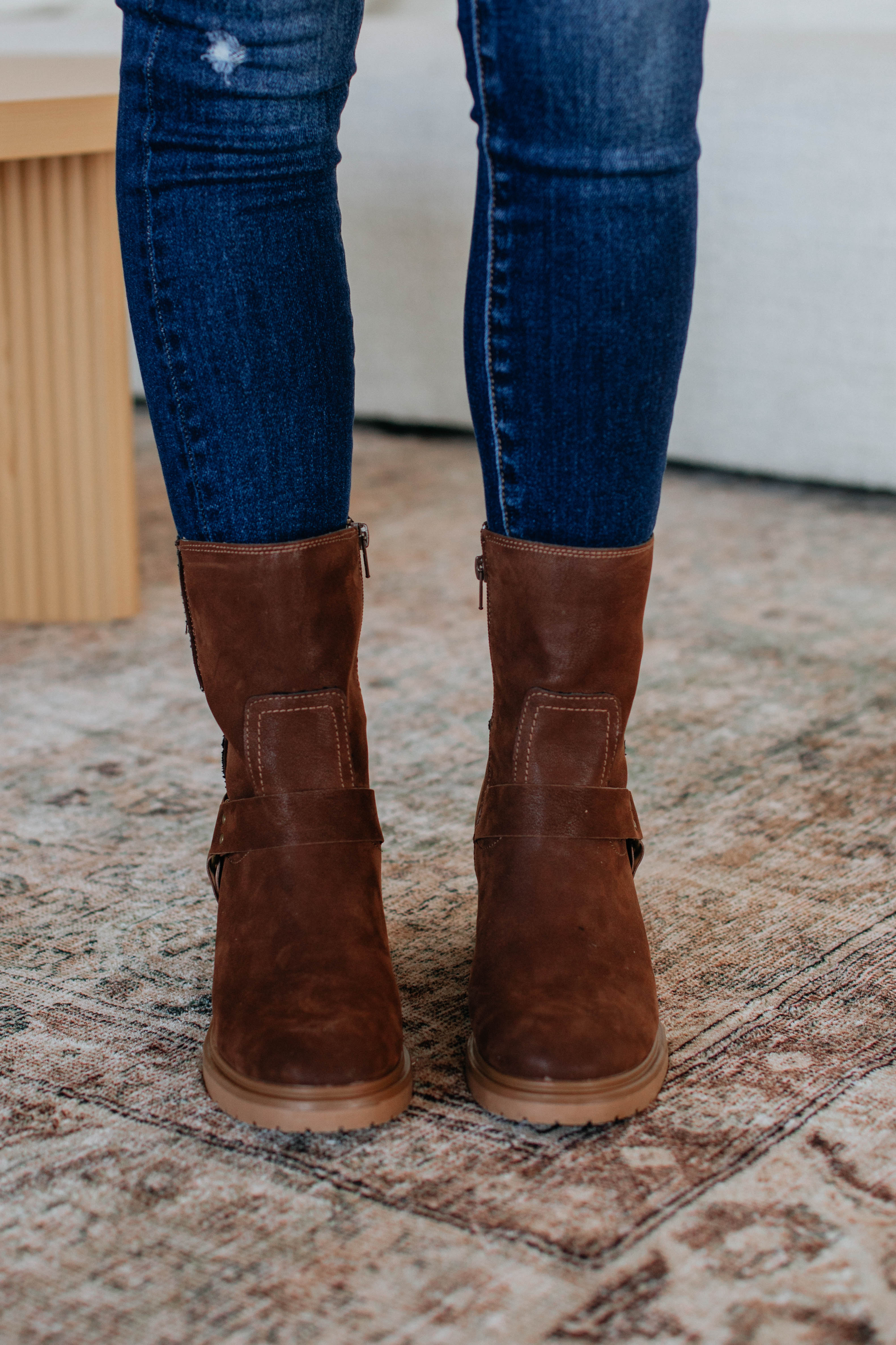 Stylish & Comfortable Women's Boots for Fall & Winter - Perfect for Outdoor Hiking, Casual Wear & Fashion Outfits