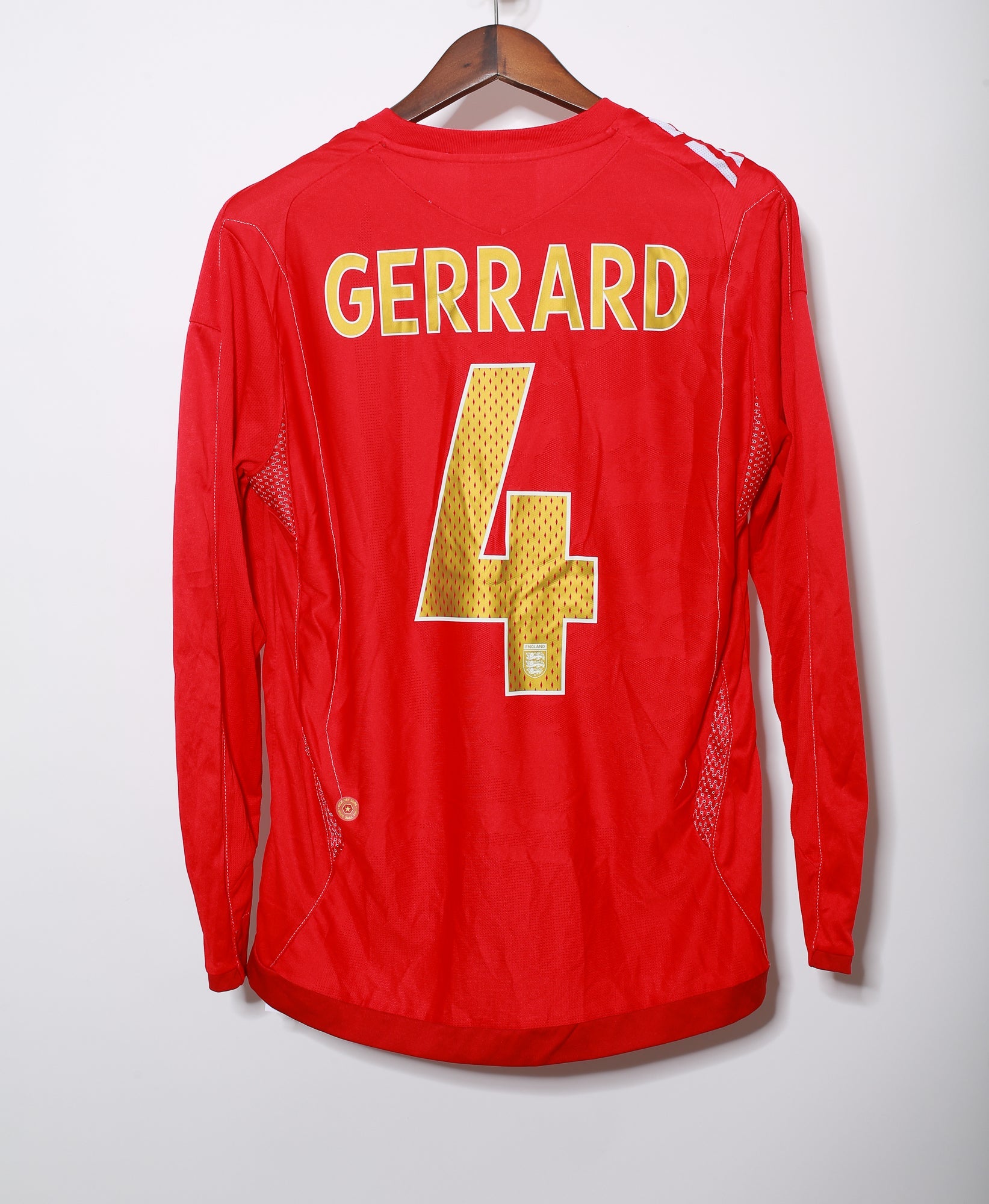 2006 England Away Football Jersey Long Sleeve Steven Gerrard #4 - Size M - Vintage Soccer Shirt for Collectors & Fans - Perfect for Match Days, Cosplay & Sports Memorabilia Display