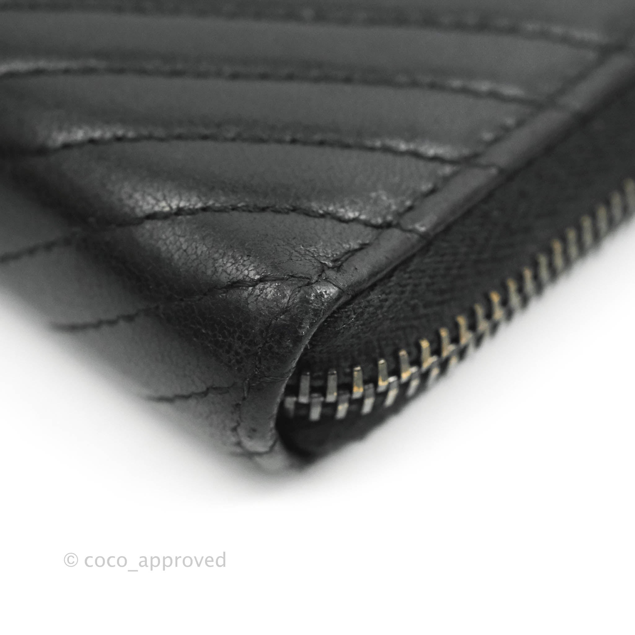 Chanel Chevron Zipped Around Long Wallet in Black Lambskin - Luxury Women's Leather Wallet for Everyday Use & Special Occasions