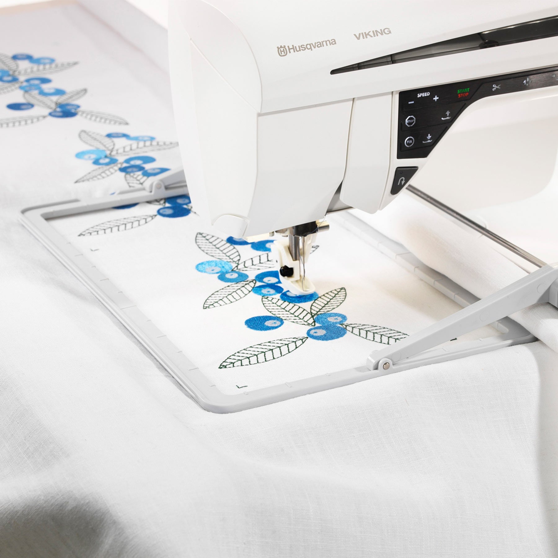 HUSQVARNA® VIKING® Mega Endless Embroidery Hoop 260 x 150 mm (10.2
