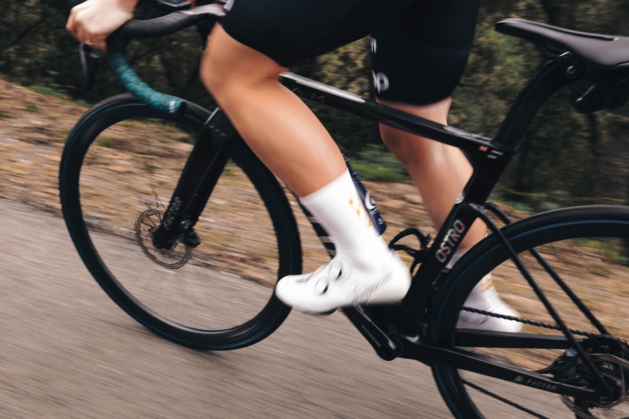 HUNT 34_34 Aerodynamicist UD Carbon Spoke Disc Wheelset - Lightweight Carbon Road Bike Wheels for Racing & Performance Cycling | Perfect for Road Racing, Triathlons & High-Speed Training