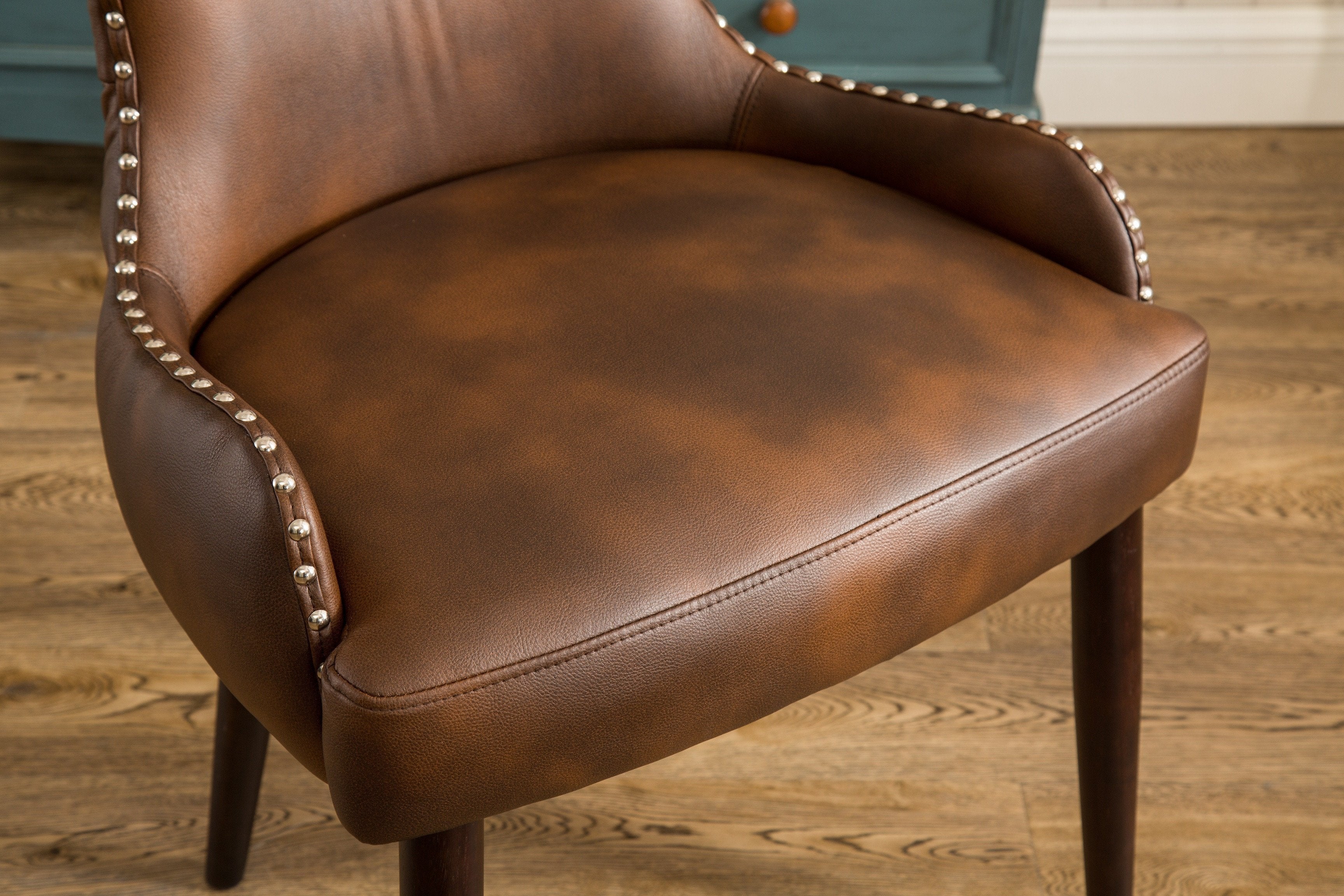 Roundhill Furniture Viking Tufted Button Back Barrel Chair with Nailhead Trim - Brown Accent Chair for Living Room, Bedroom & Office Decor