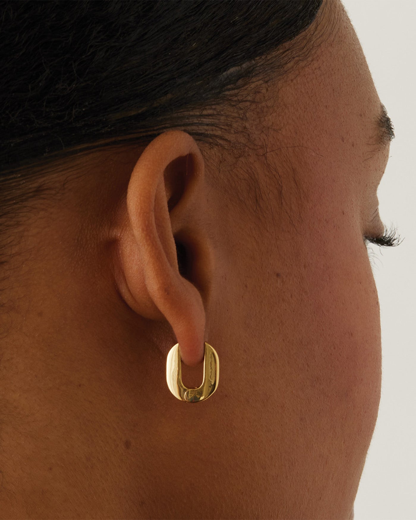 Teeni Toni Huggie Earrings for Women – Hypoallergenic Small Hoop Earrings for Sensitive Ears – Perfect for Everyday Wear, Work & Date Night