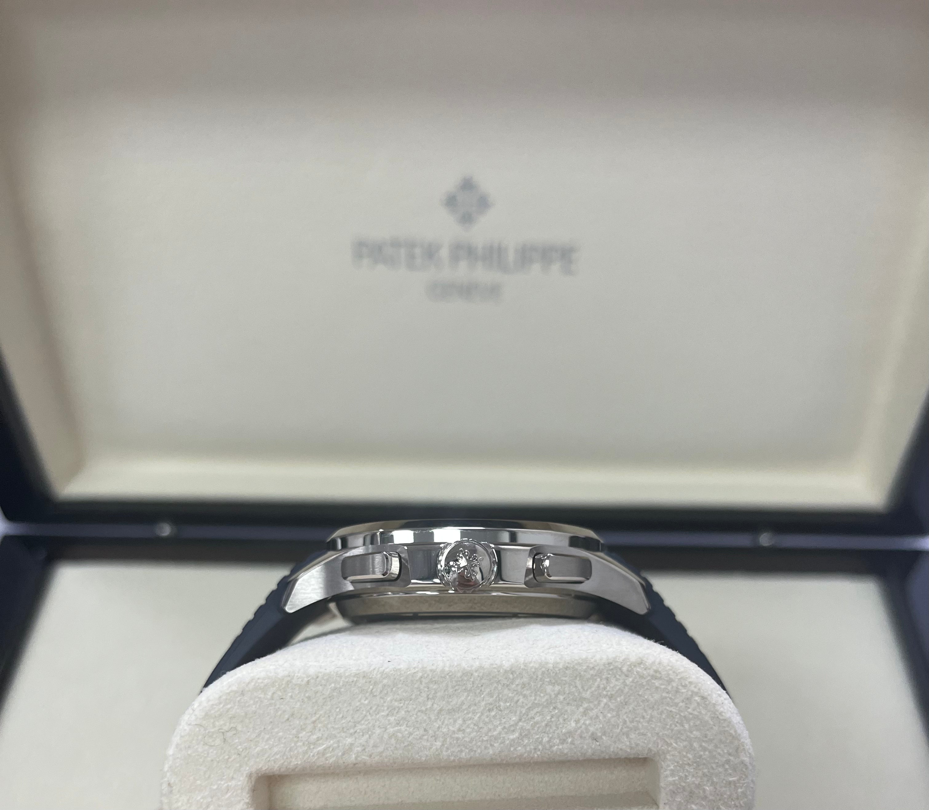 Patek Philippe Aquanaut 5968G-001 Luxury Men's Watch - Automatic Chronograph, Rose Gold Case, Black Dial - Perfect for Business Meetings & Special Occasions