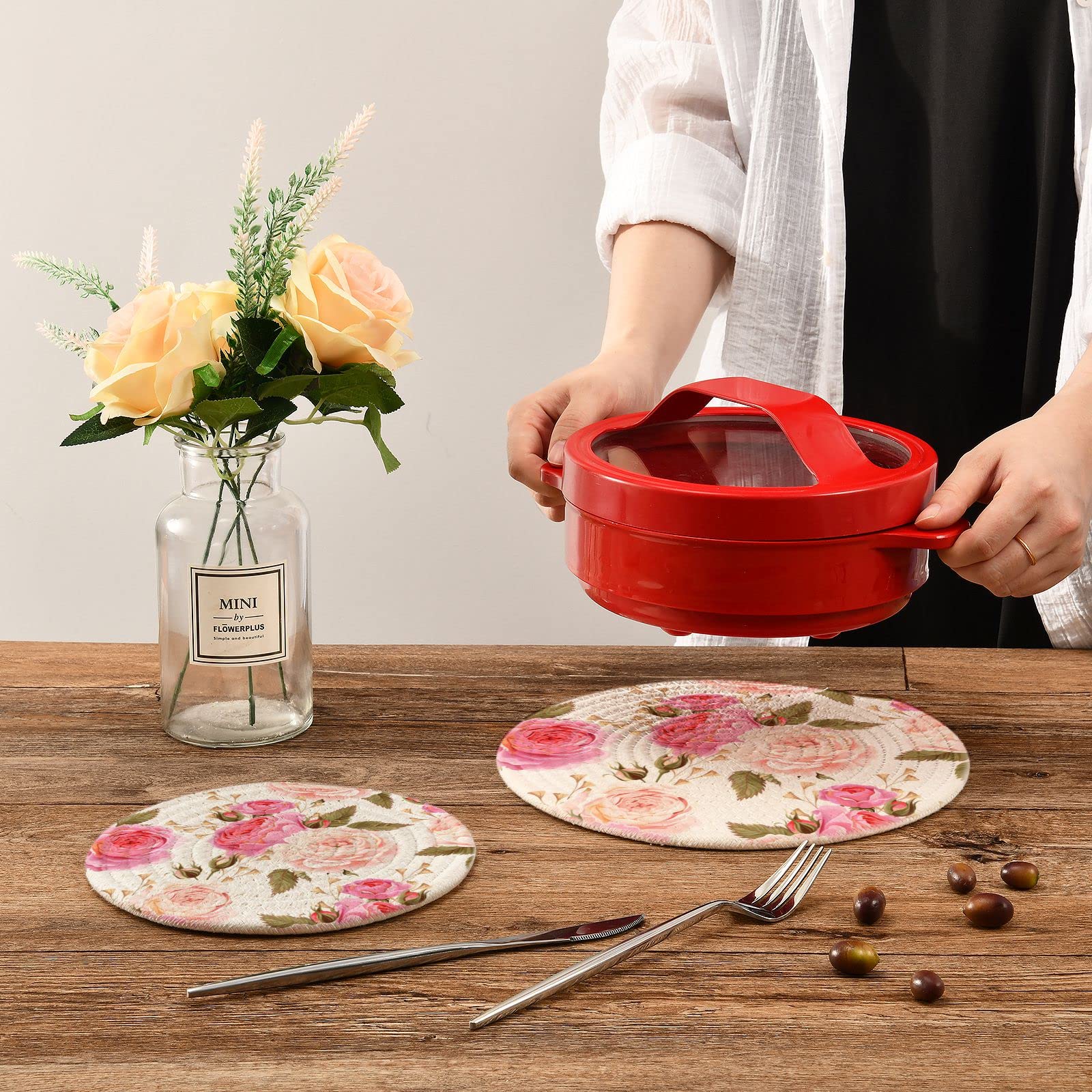English Roses Flowers Pot Holder Trivet Set of 2 - Heat Resistant Thread Weave Hot Pads for Hot Dishes (7 & 9 Inches) - Perfect for Kitchen, Dining Table & Serving Hot Pots
