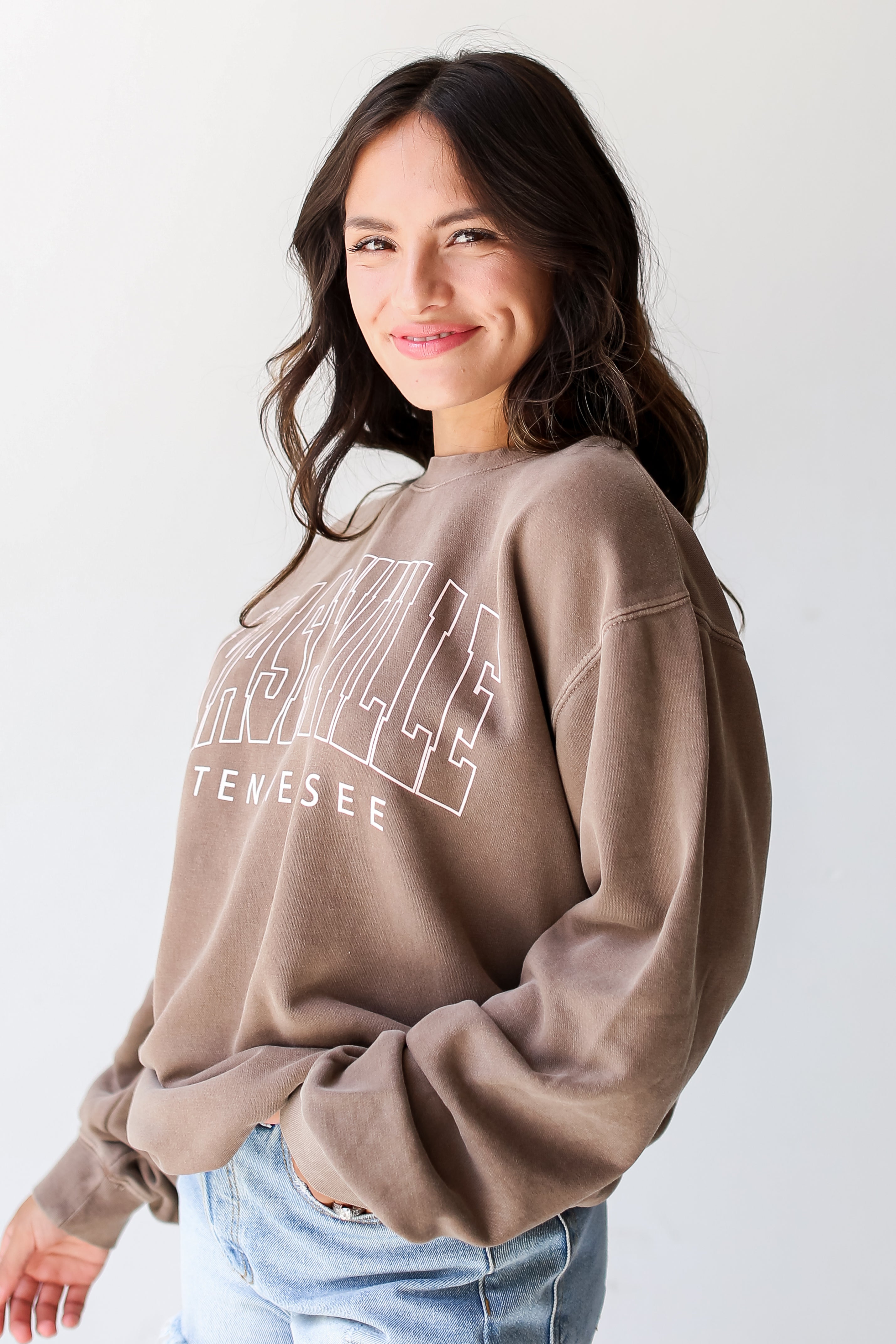 Brown Nashville Tennessee Sweatshirt - Soft & Comfortable Pullover Hoodie for Men & Women | Perfect for Casual Wear, Travel & Tennessee Pride