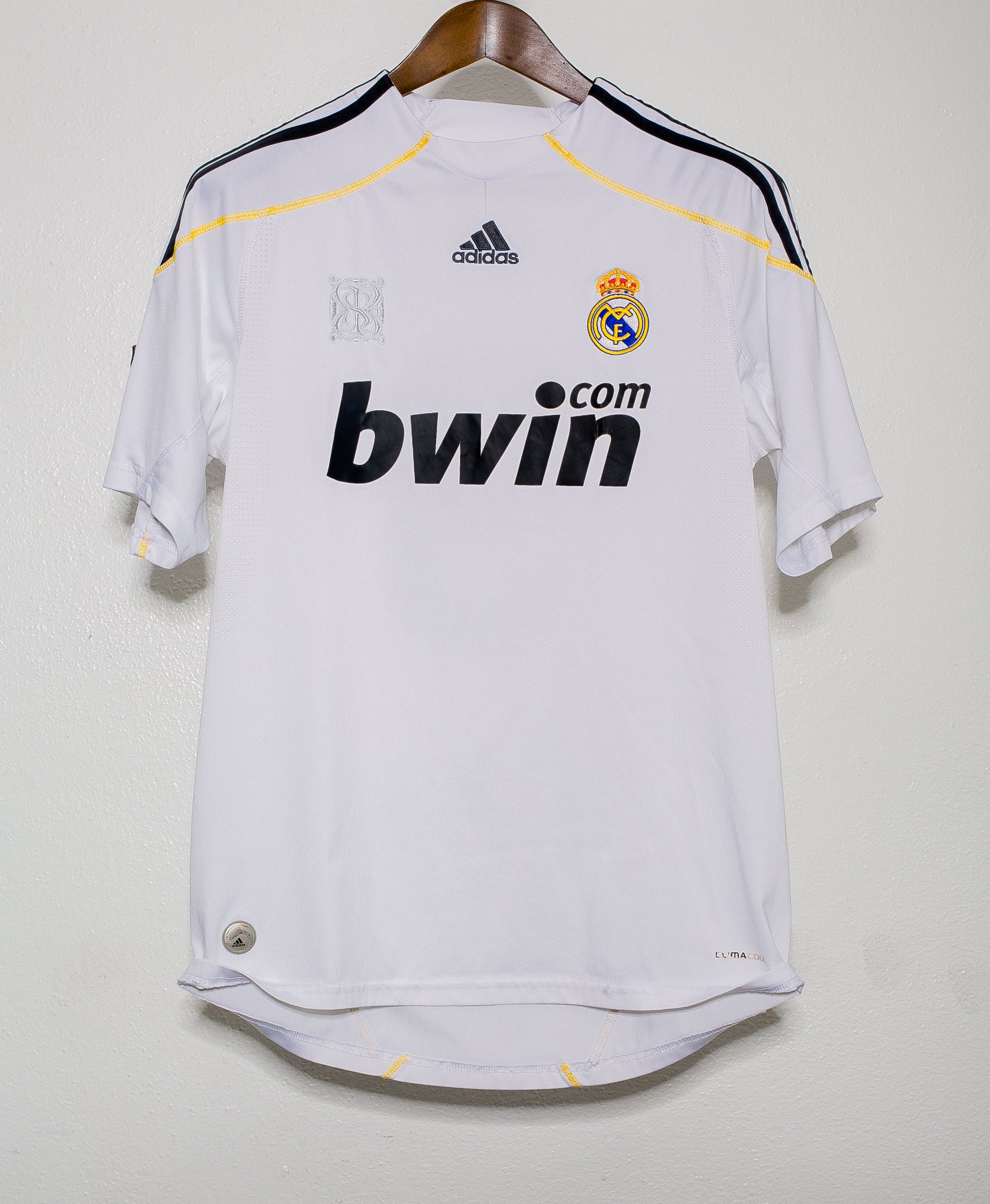 Authentic 2009 Real Madrid Home Jersey #9 Cristiano Ronaldo (Size M) - Perfect for Soccer Games, Fan Collections & Sports Memorabilia