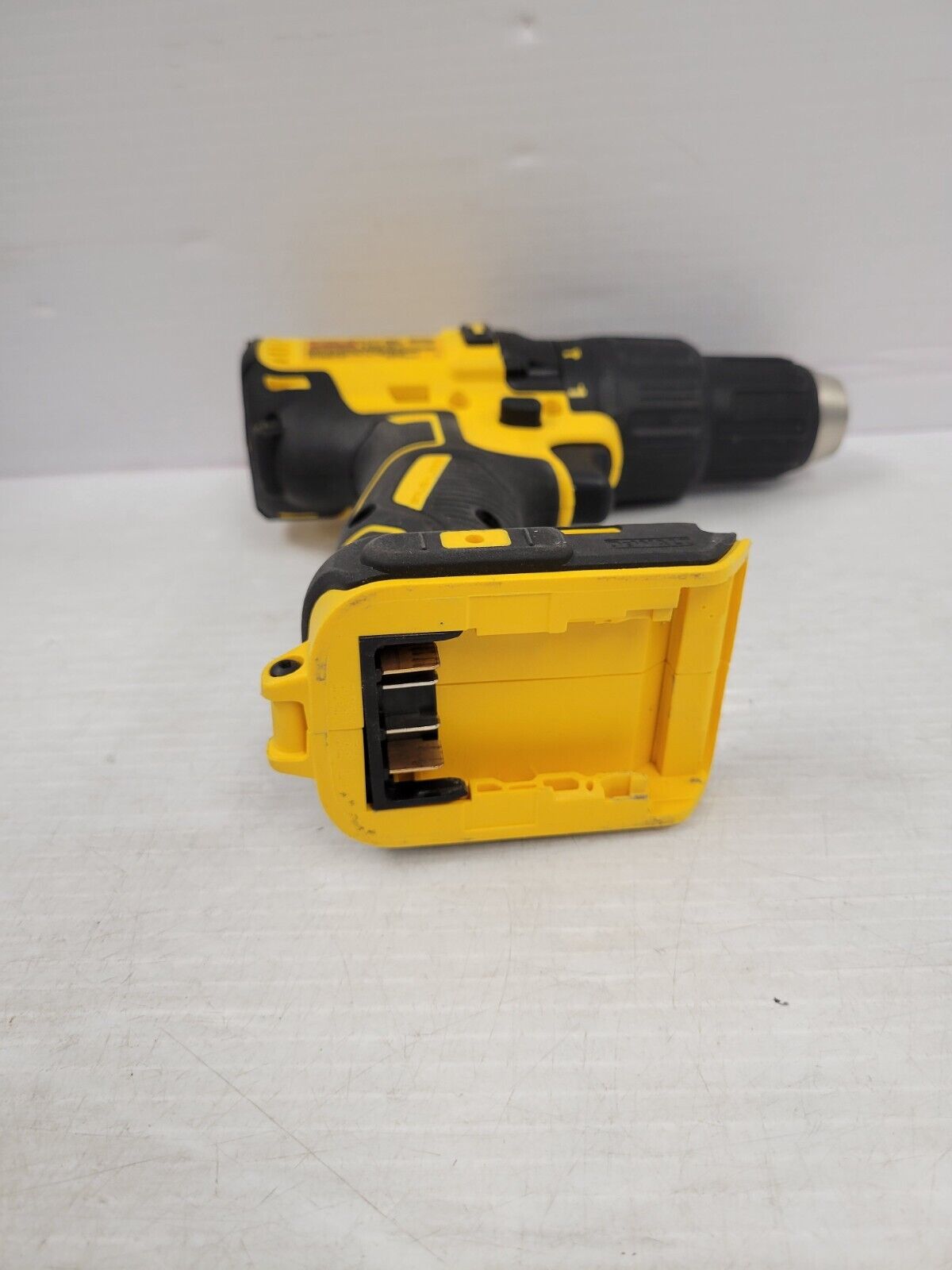 DEWALT DCD778 20V MAX Cordless Drill/Driver Kit - Powerful & Lightweight for Home DIY, Construction, and Woodworking Projects