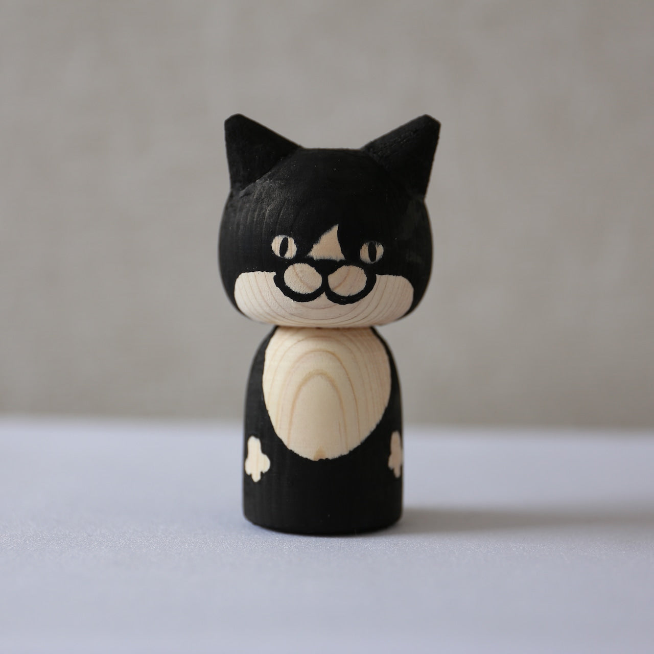 Handmade Japanese Kokeshi Doll - Black Cat Traditional Wooden Figurine | Home Decor, Gift for Cat Lovers, Zen & Japanese Culture Enthusiasts | Perfect for Shelf Display, Office Desk, or Themed Collections