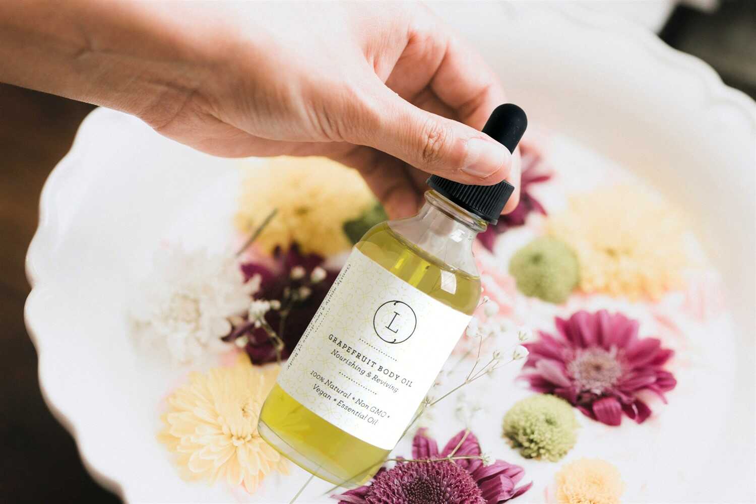 THC-Free CBD Natural Body Oil with Grapefruit Extract | Hydrating & Moisturizing Skin Care for Dry Skin | Perfect for Massage, Relaxation & Daily Skincare Routine