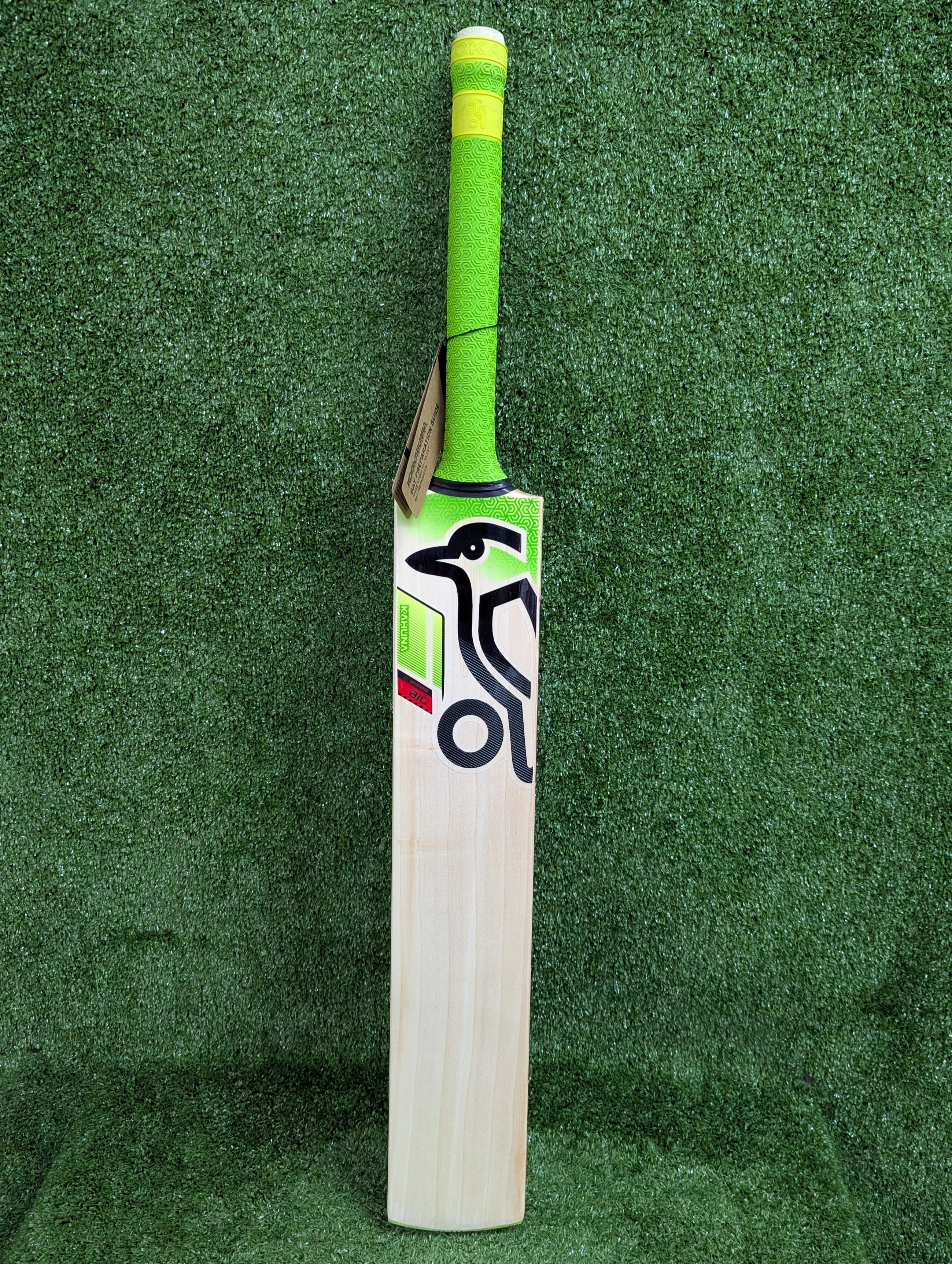 Kookaburra Big Kahuna English Willow Cricket Bat - Premium Professional Grade for Adult Players - Perfect for Matches & Training Sessions